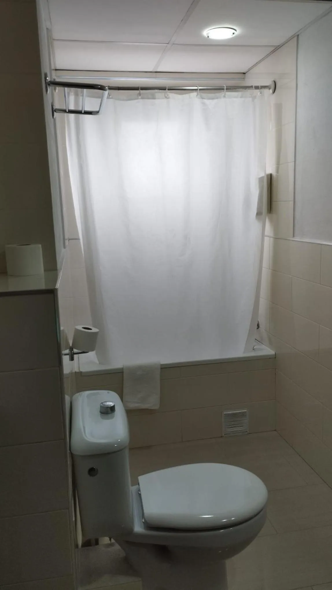 Bathroom in Hotel Raxa