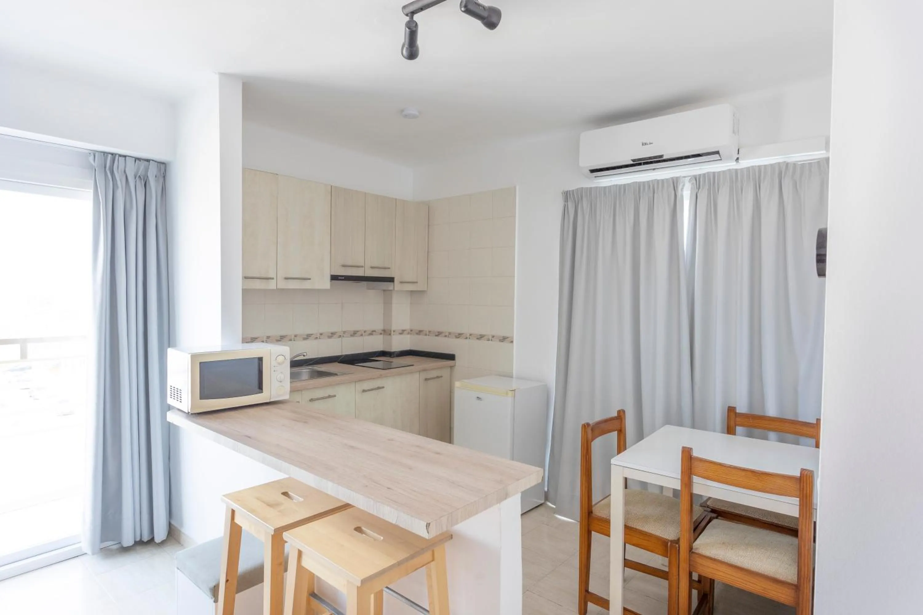 Kitchen or kitchenette in Hotel Raxa