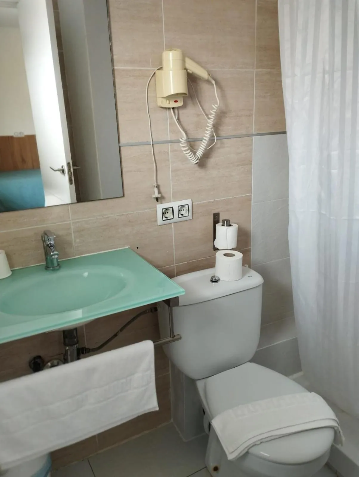 Bathroom in Hotel Raxa