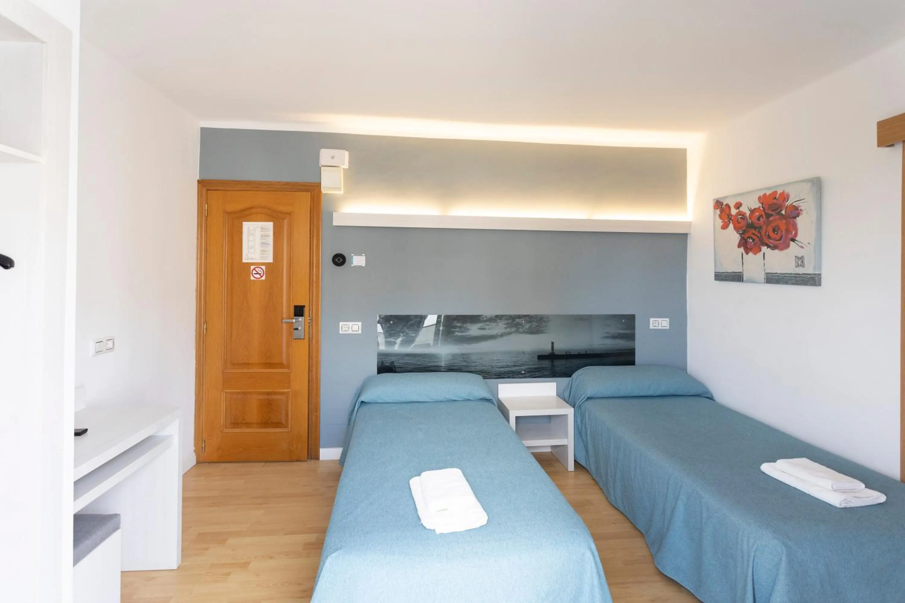 Photo of the whole room, Bed in Hotel Raxa