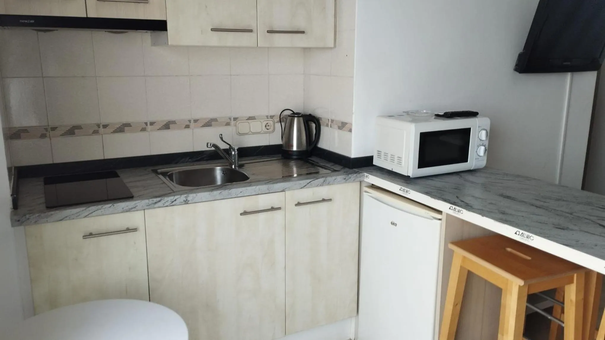 Kitchen or kitchenette in Hotel Raxa