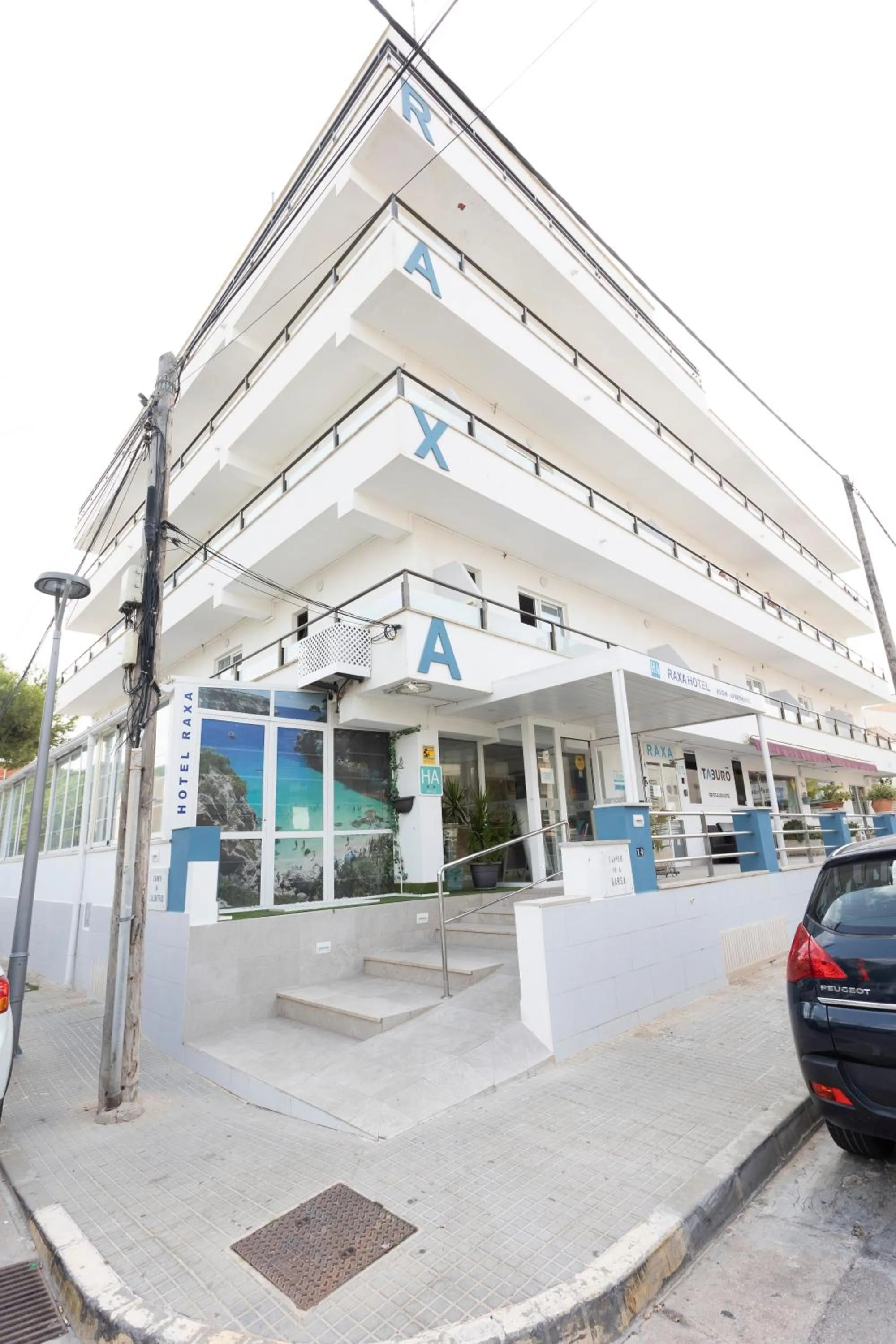 Property building in Hotel Raxa