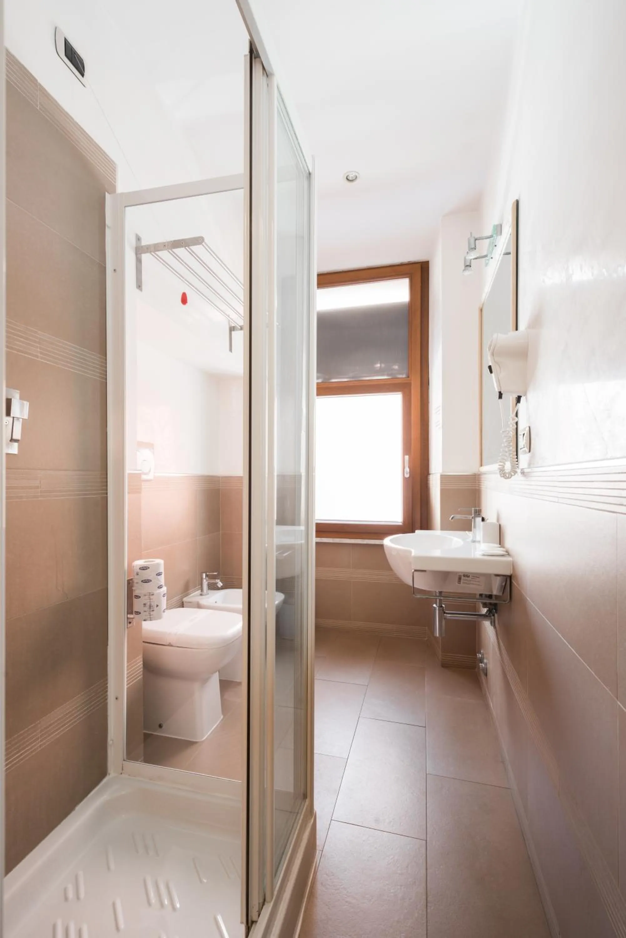 Bathroom in Lovin Roma Piazza di Spagna