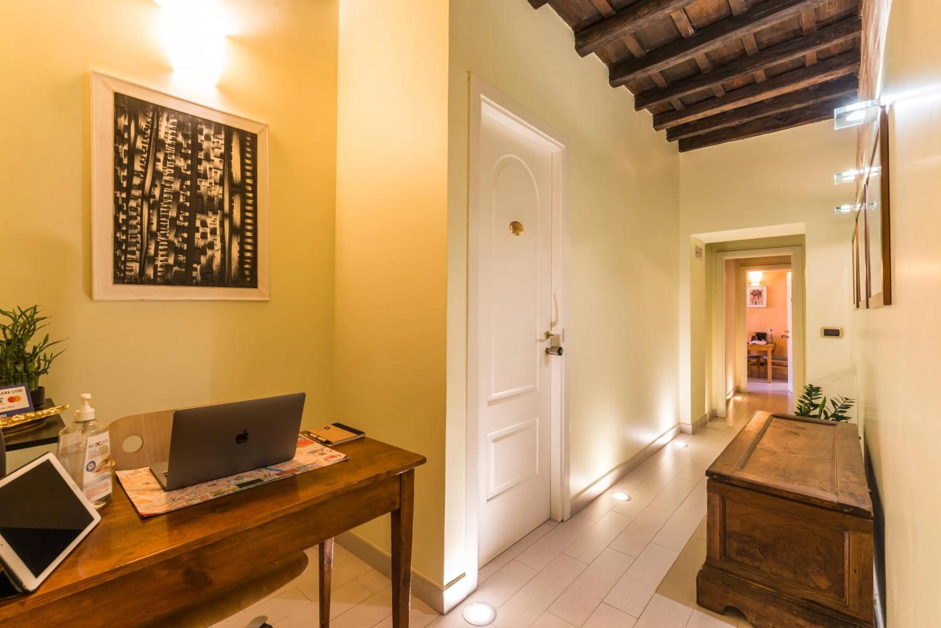 Lobby or reception in Lovin Roma Piazza di Spagna