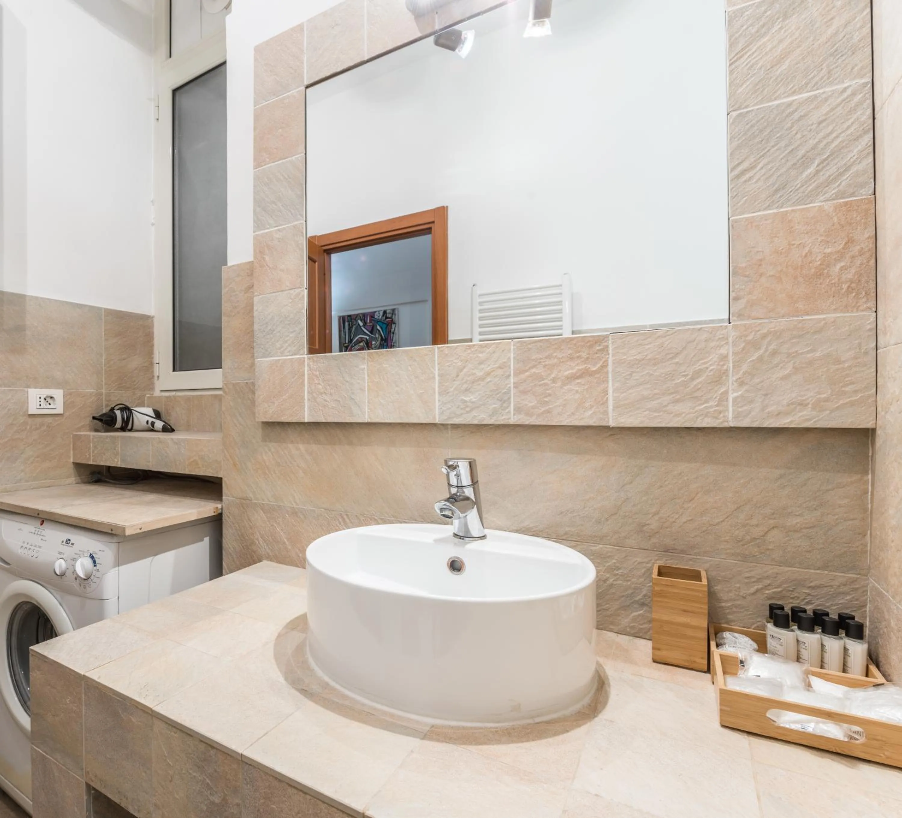 Bathroom in Lovin Roma Piazza di Spagna