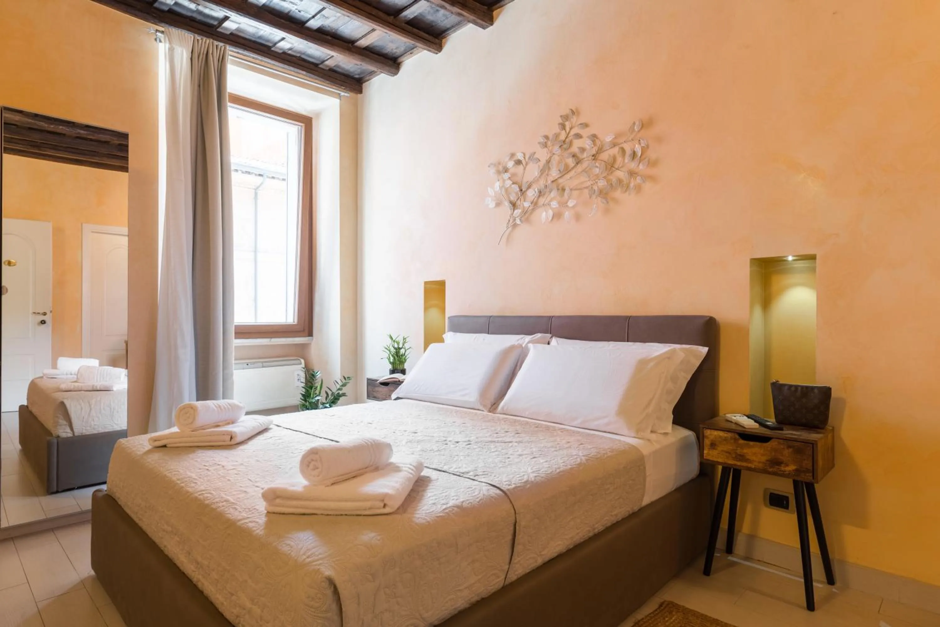 Bedroom, Bed in Lovin Roma Piazza di Spagna