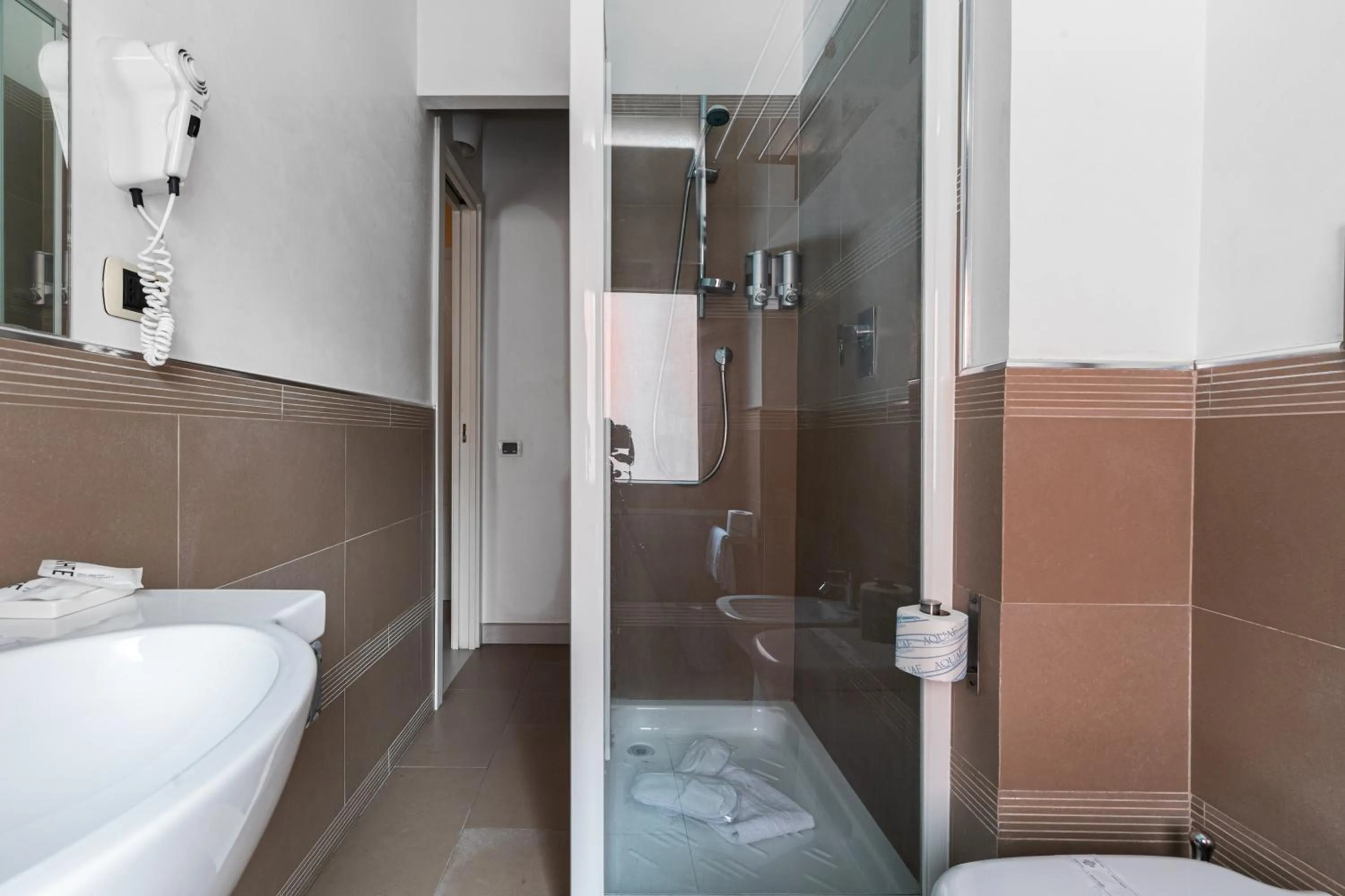 Bathroom in Lovin Roma Piazza di Spagna