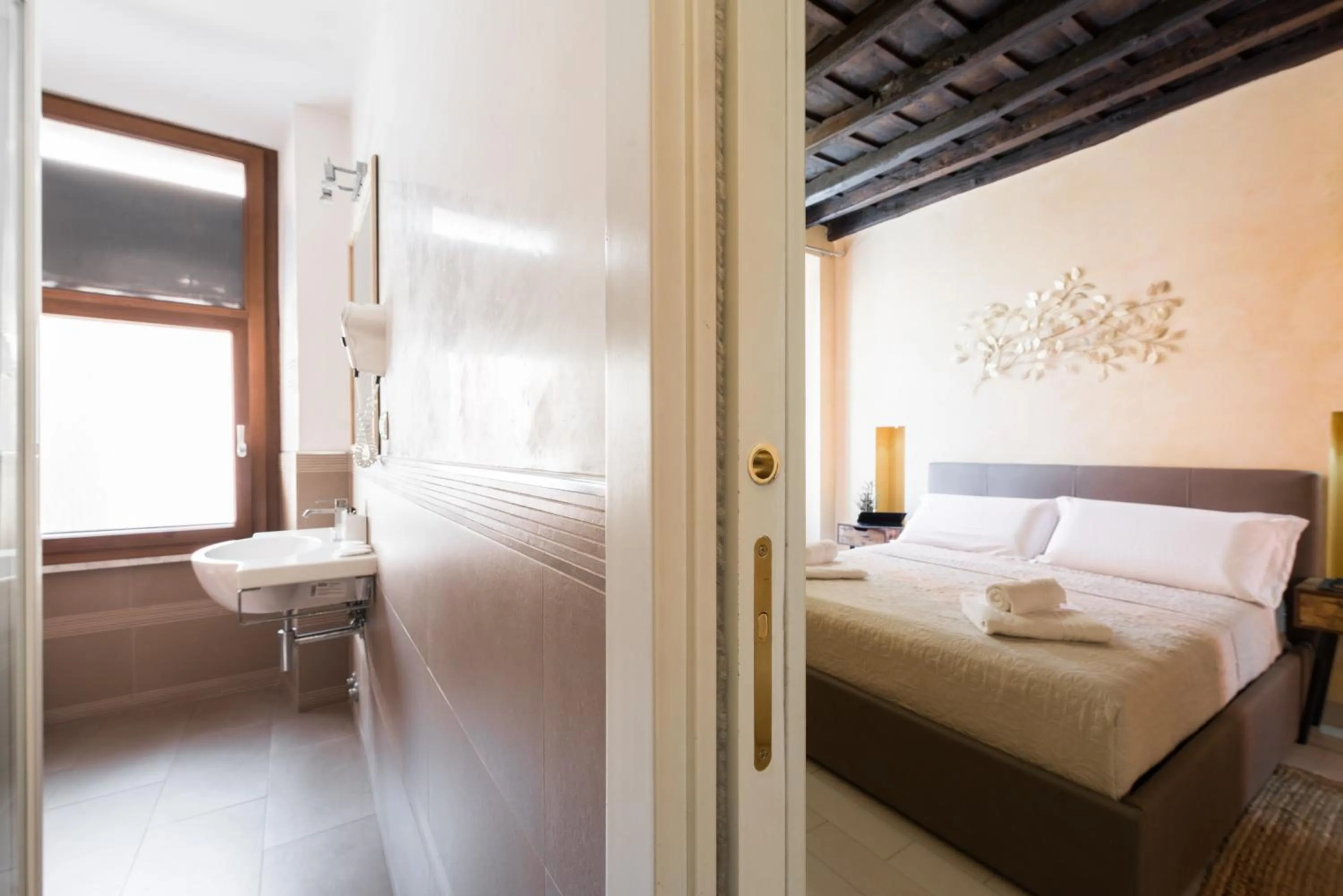 Bedroom, Bed in Lovin Roma Piazza di Spagna