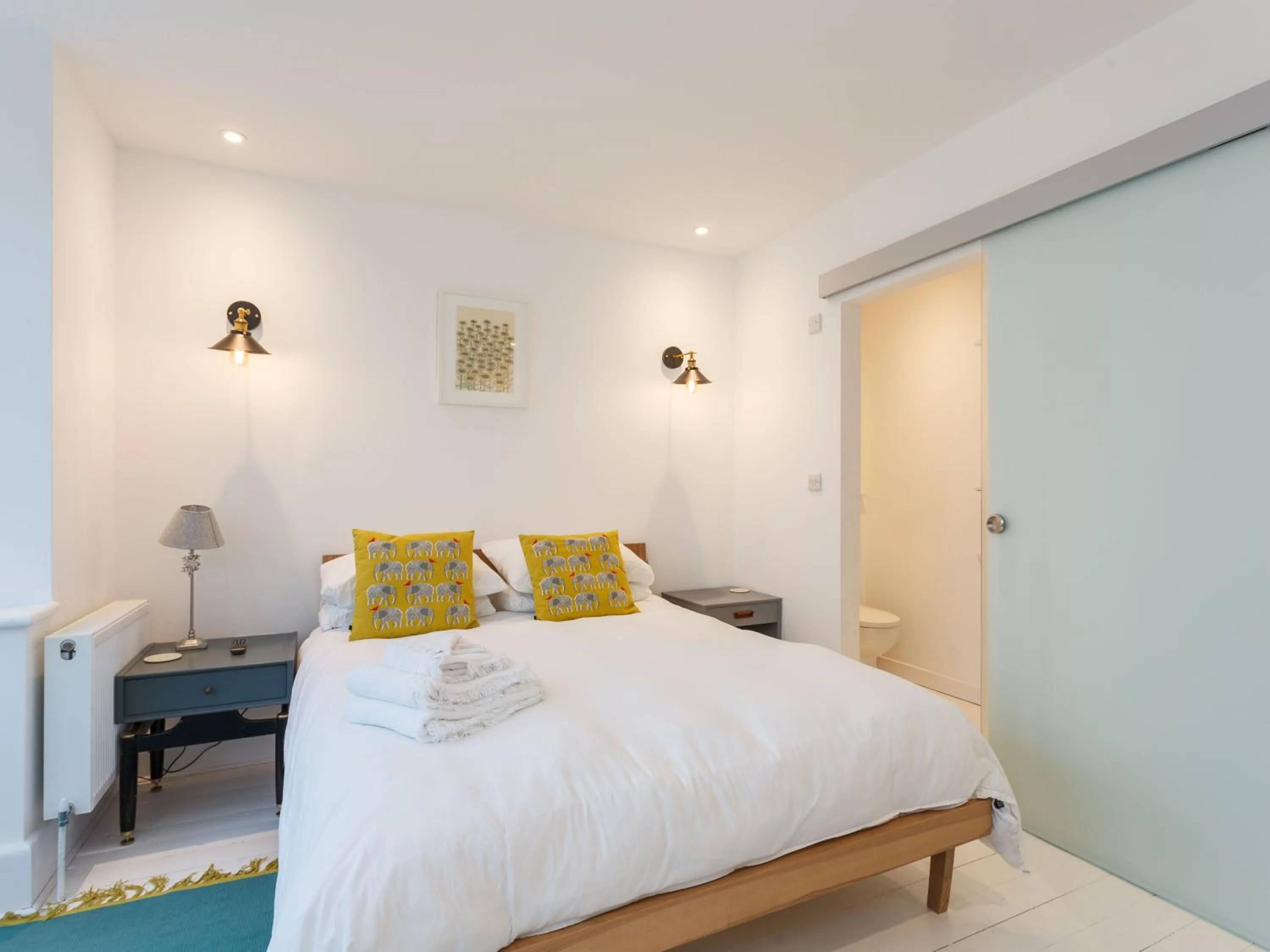 Bed in Dale House - Vivre Retreats