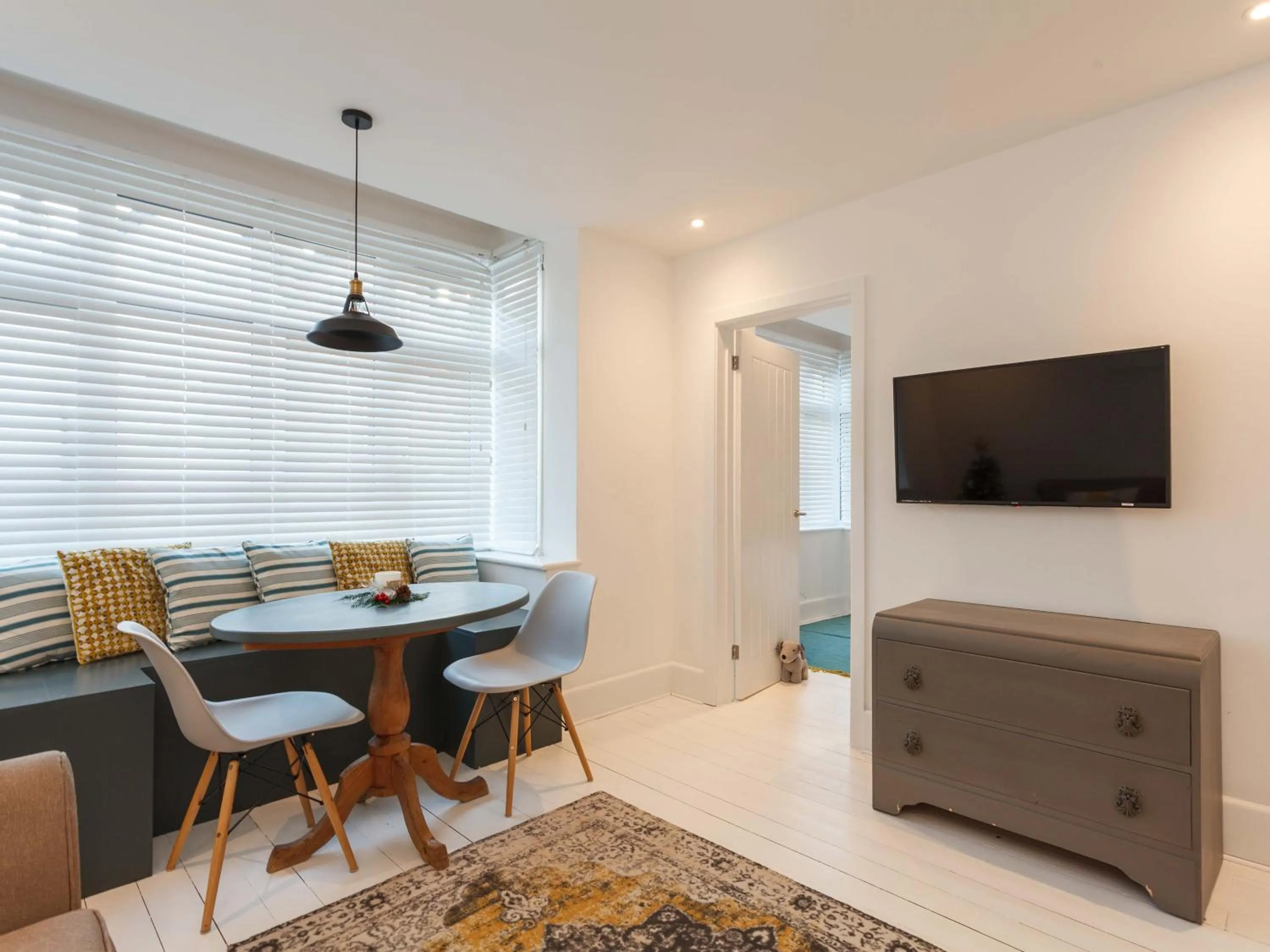 Dining area in Dale House - Vivre Retreats