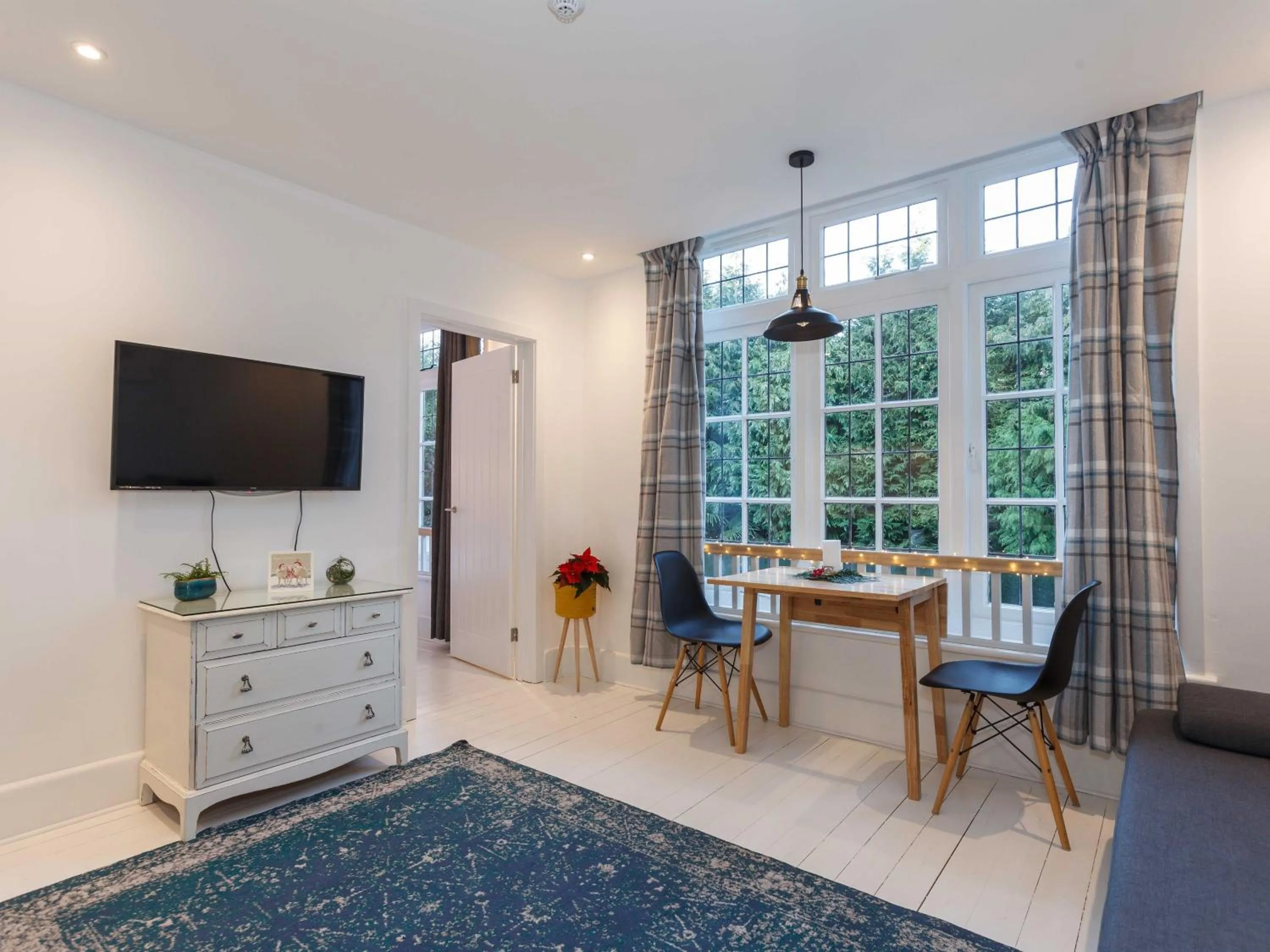 Dining area in Dale House - Vivre Retreats