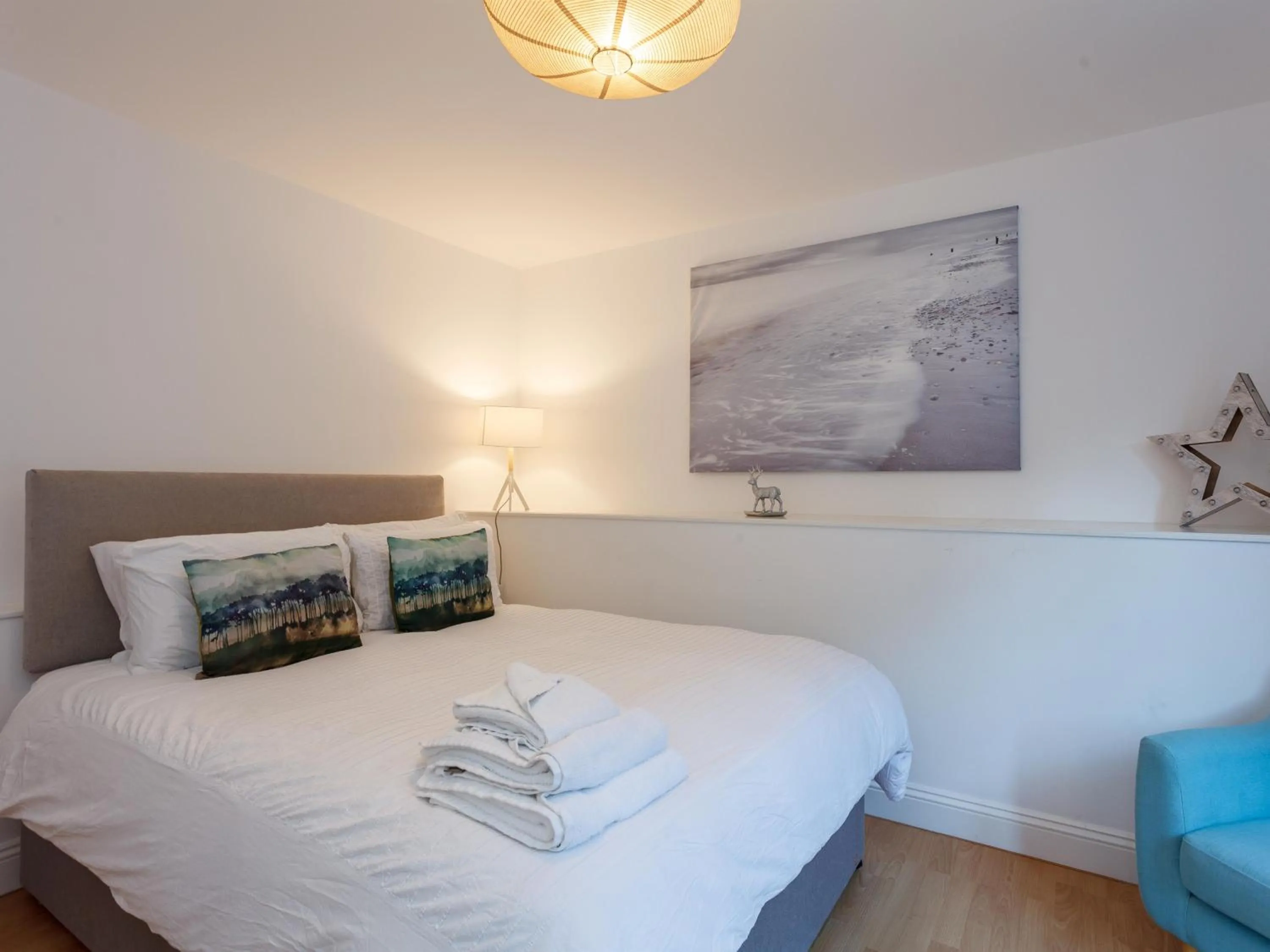 Bedroom, Bed in Dale House - Vivre Retreats