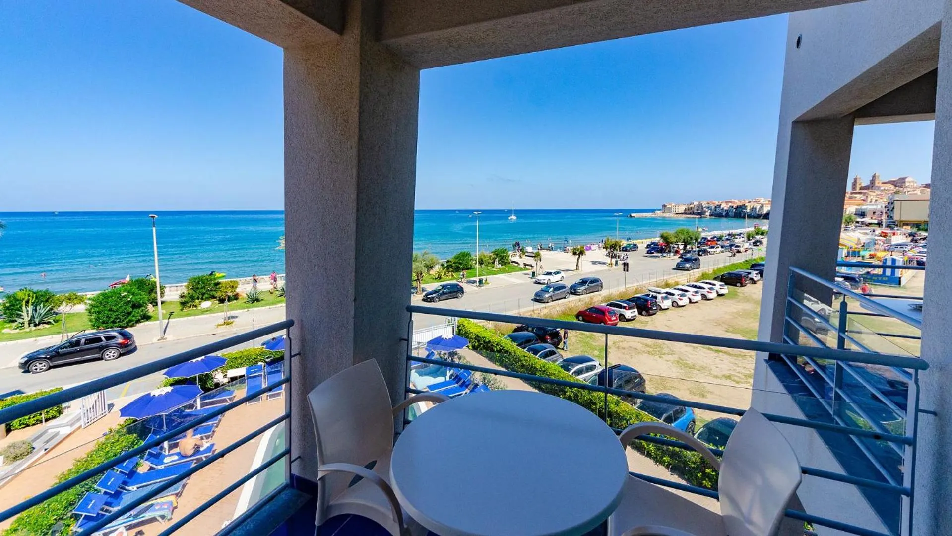 Balcony/Terrace in Astro Suite Hotel