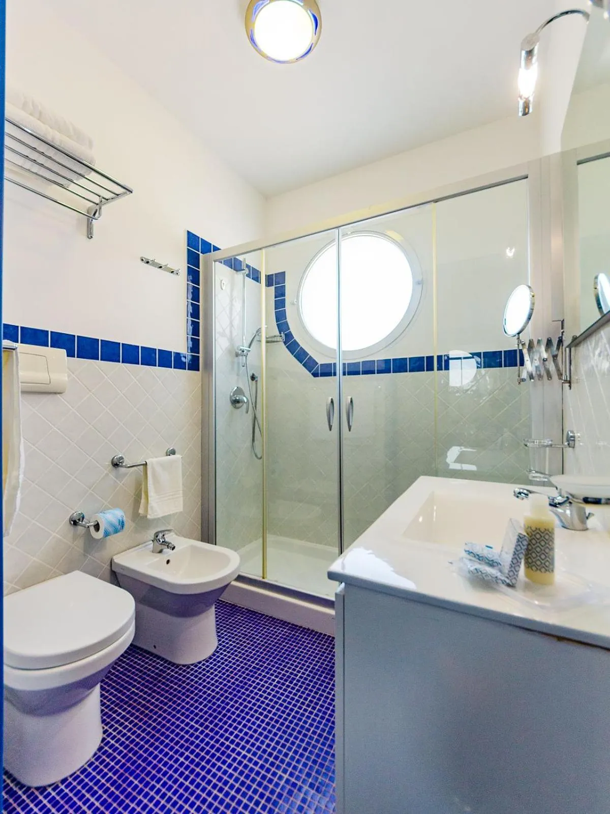 Shower in Astro Suite Hotel