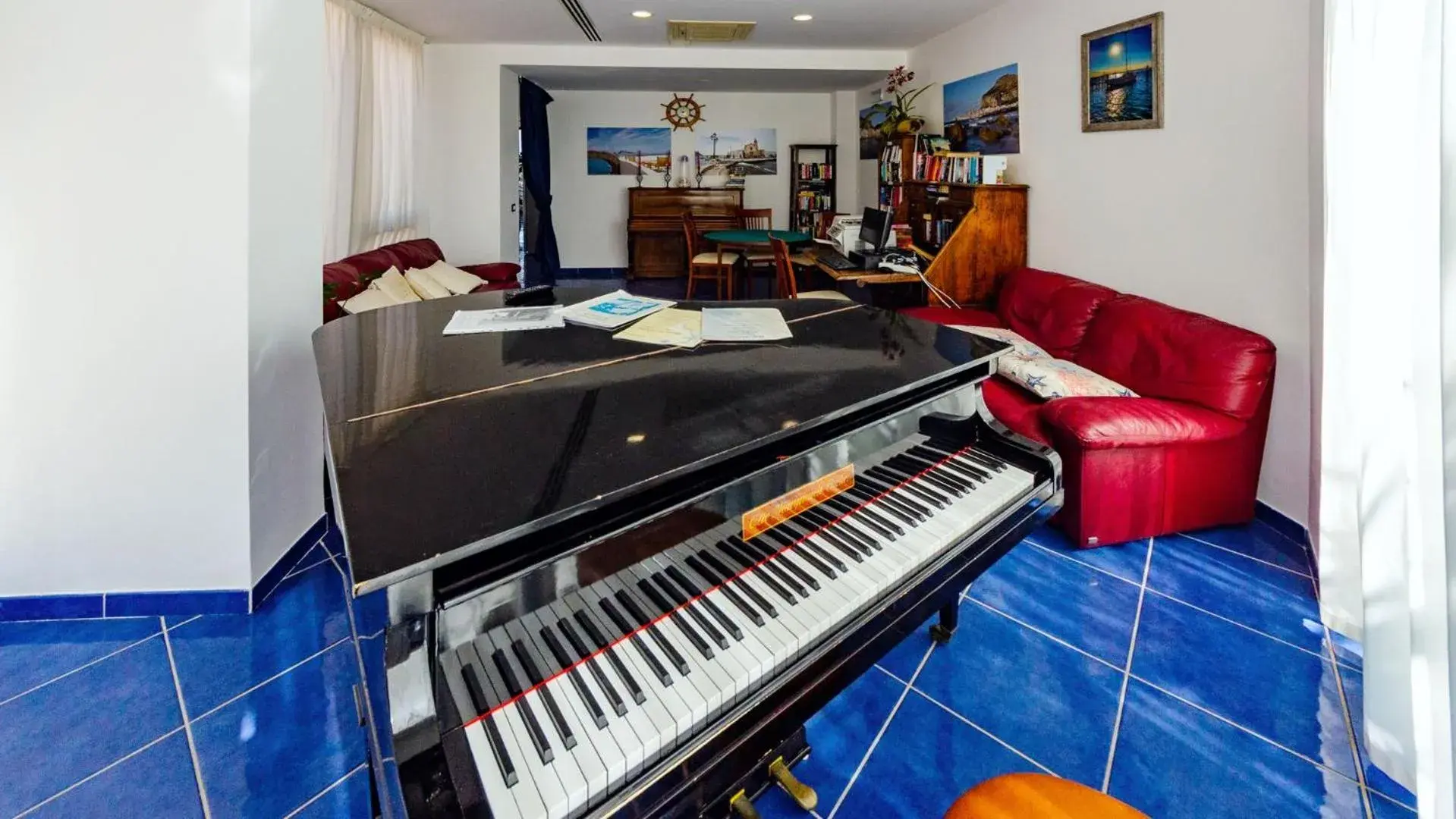 Living room in Astro Suite Hotel Living room in Astro Suite Hotel