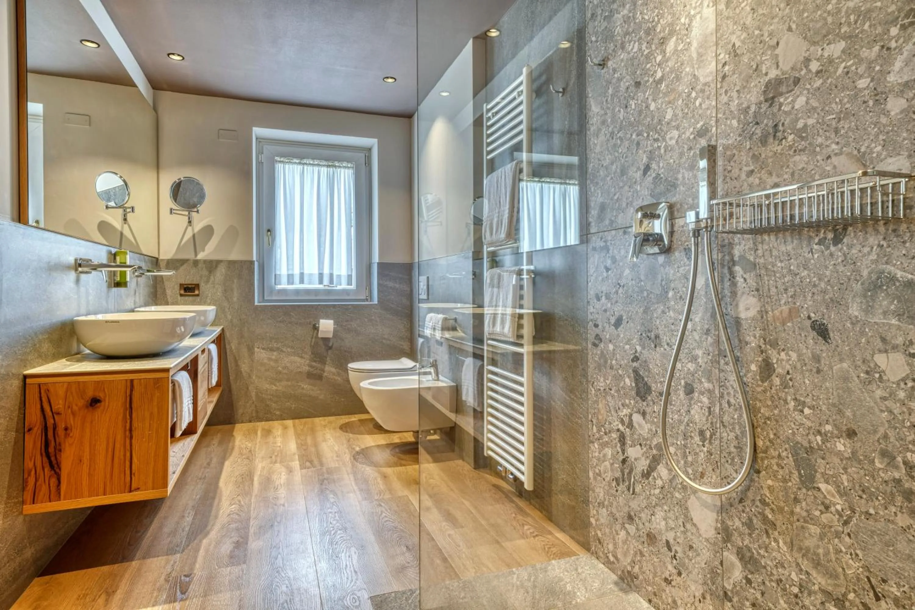 Shower in Brunet - The Dolomites Resort