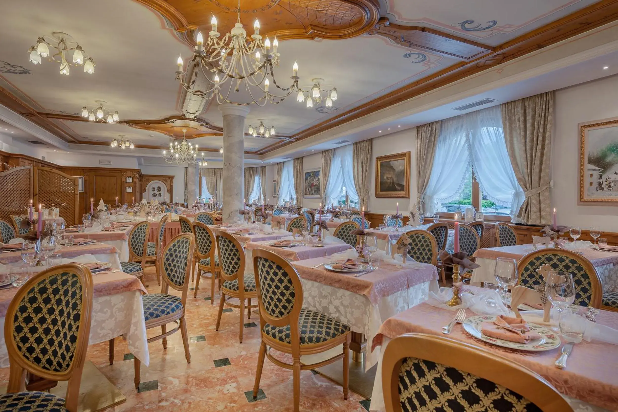 Restaurant/places to eat in Brunet - The Dolomites Resort Restaurant/places to eat in Brunet - The Dolomites Resort