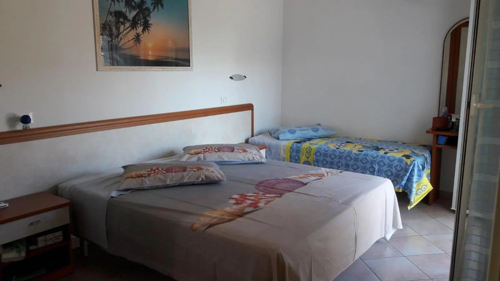 Photo of the whole room, Bed in Residence Onda Blu