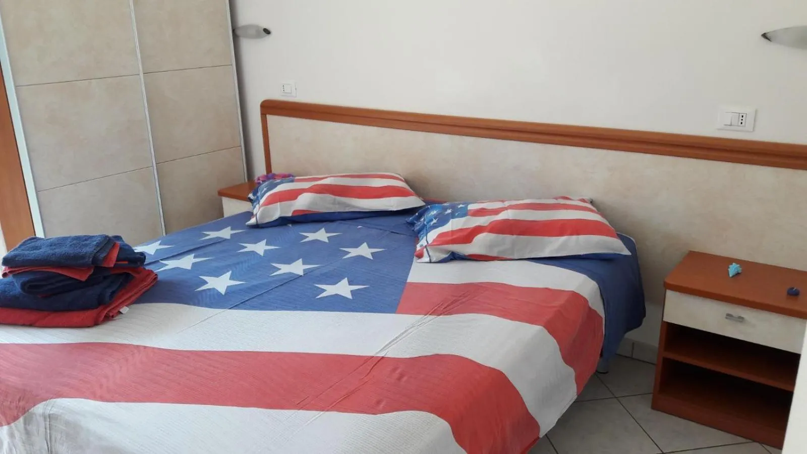 Day, Bed in Residence Onda Blu