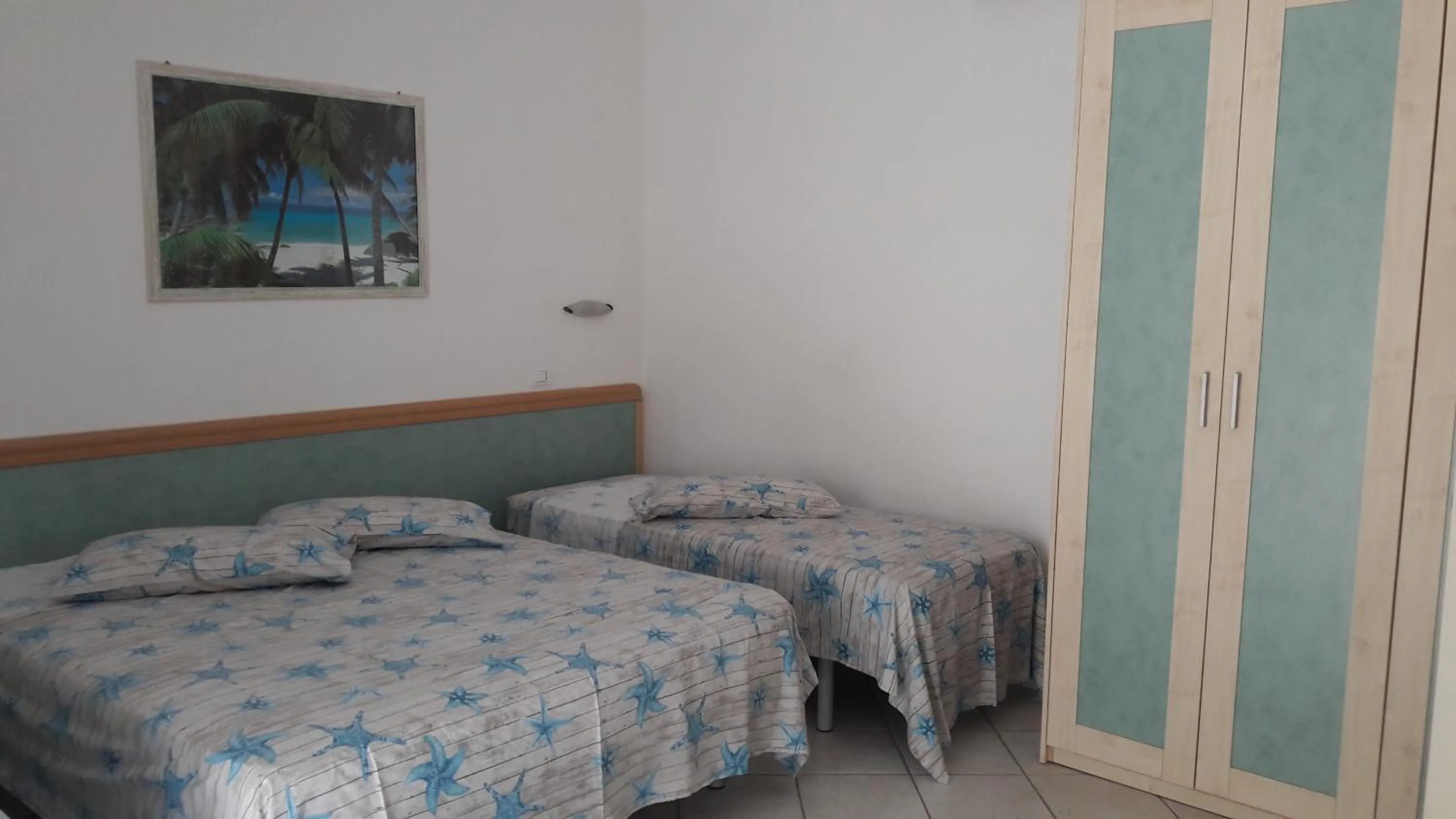 Day, Bed in Residence Onda Blu