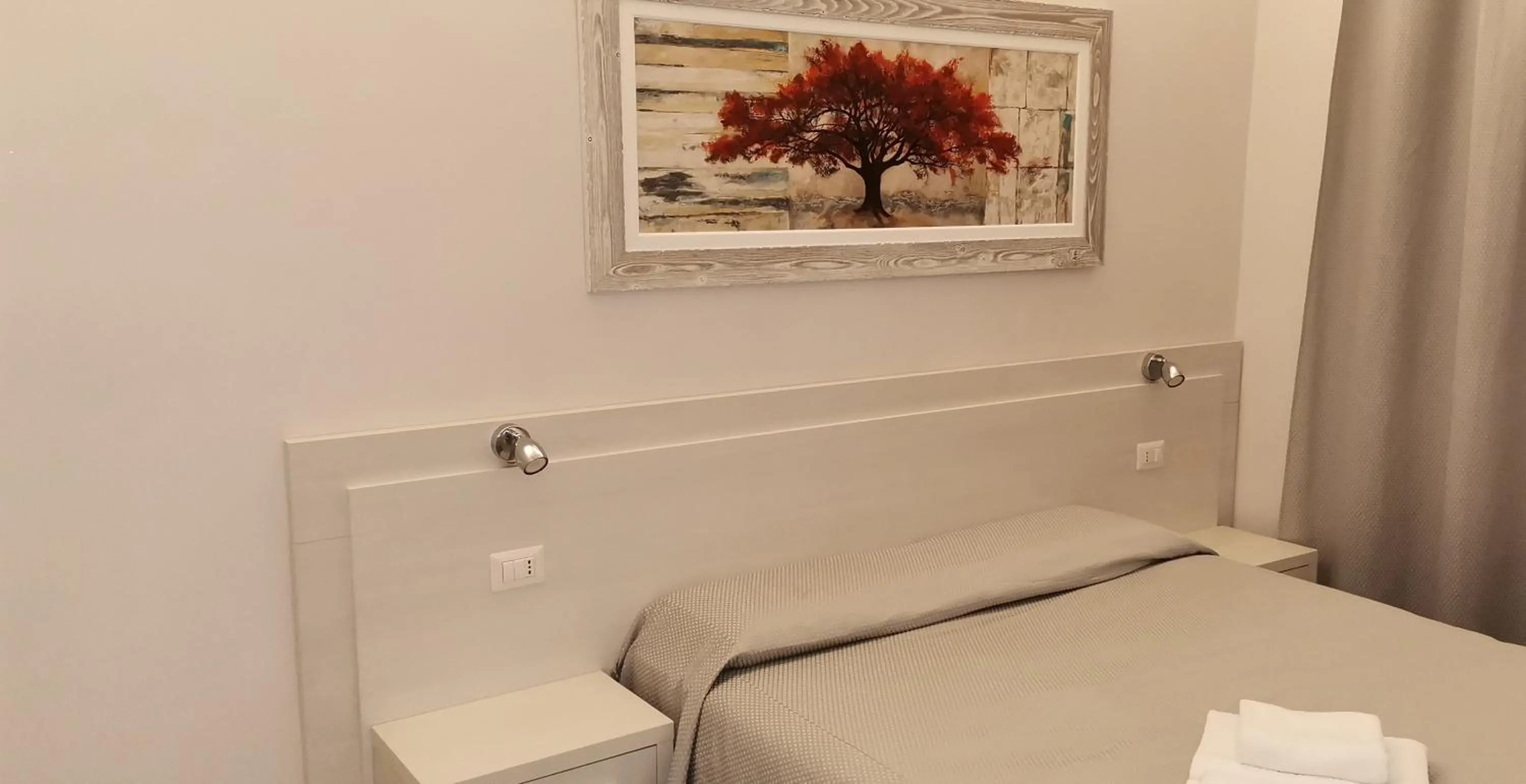 bunk bed, Bed in Friendship Place