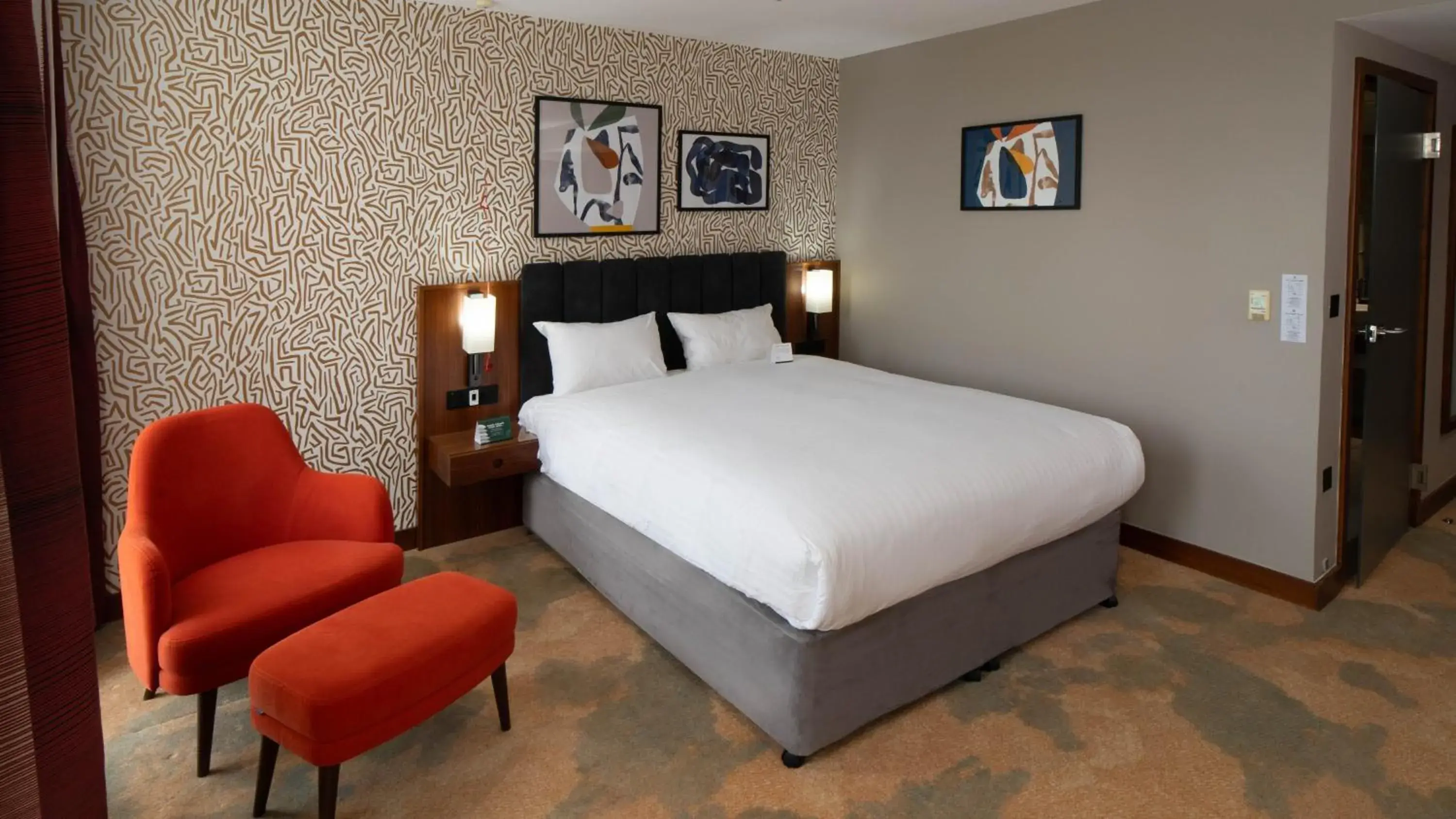 Photo of the whole room, Bed in Holiday Inn Bristol City Centre by IHG Photo of the whole room, Bed in Holiday Inn Bristol City Centre by IHG