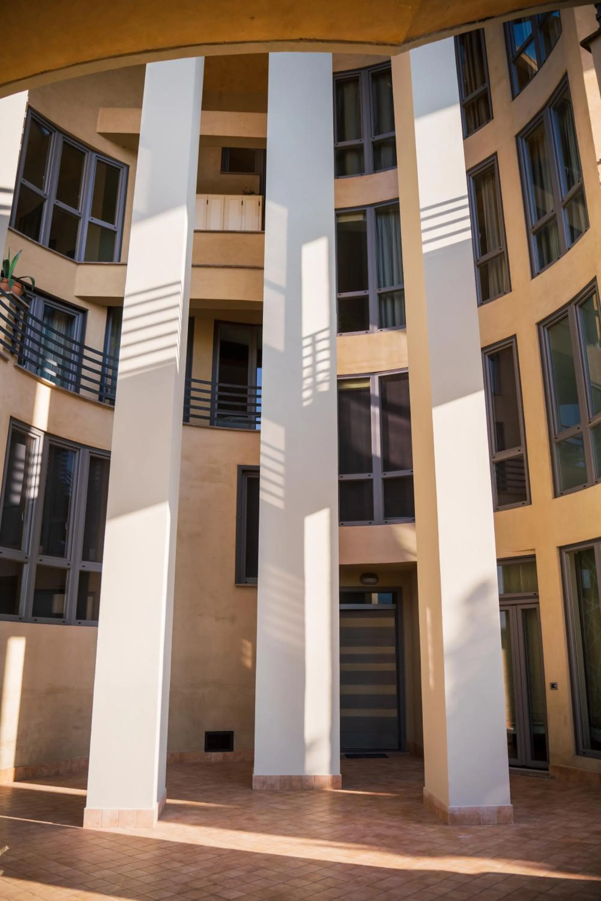 Property building in Le Colonne