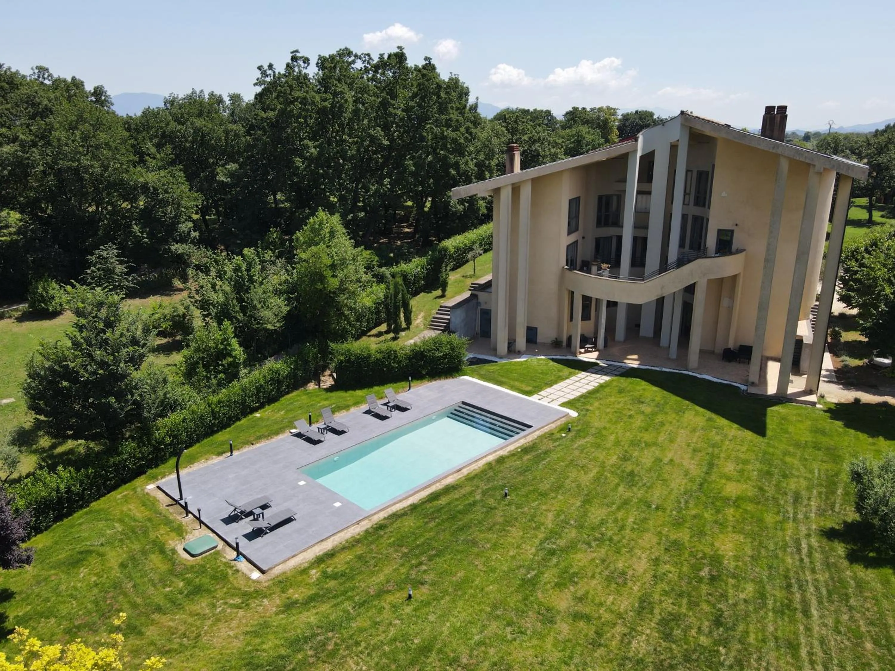 Swimming pool in Le Colonne
