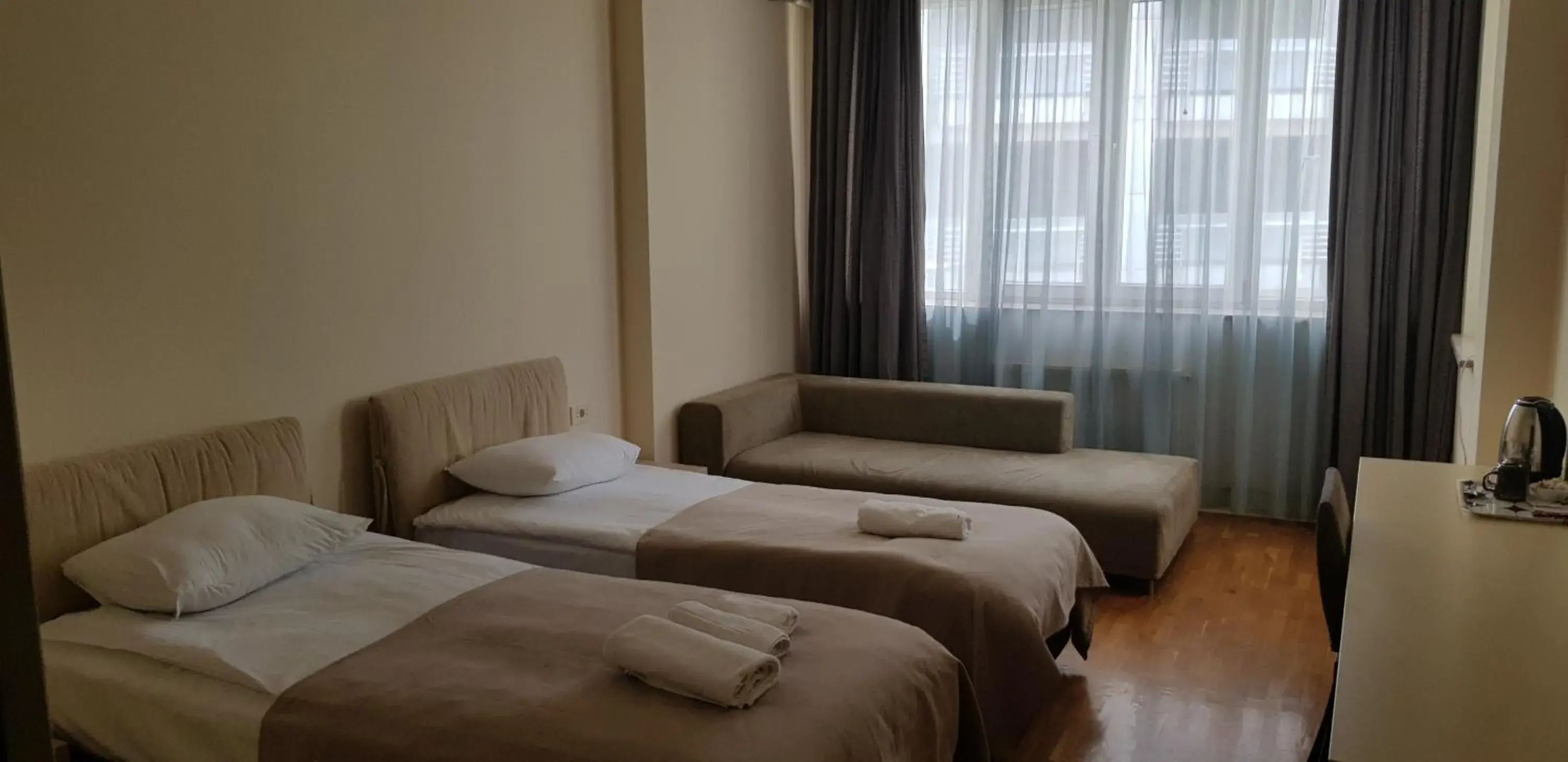 Standard Triple Room - single occupancy in Baku Sea View Hotel Standard Triple Room - single occupancy in Baku Sea View Hotel