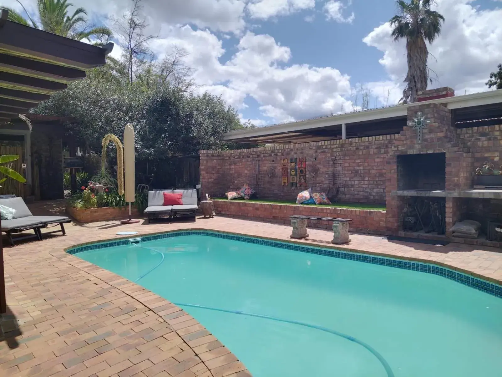 Swimming pool in Earthbound Guest House Swimming pool in Earthbound Guest House