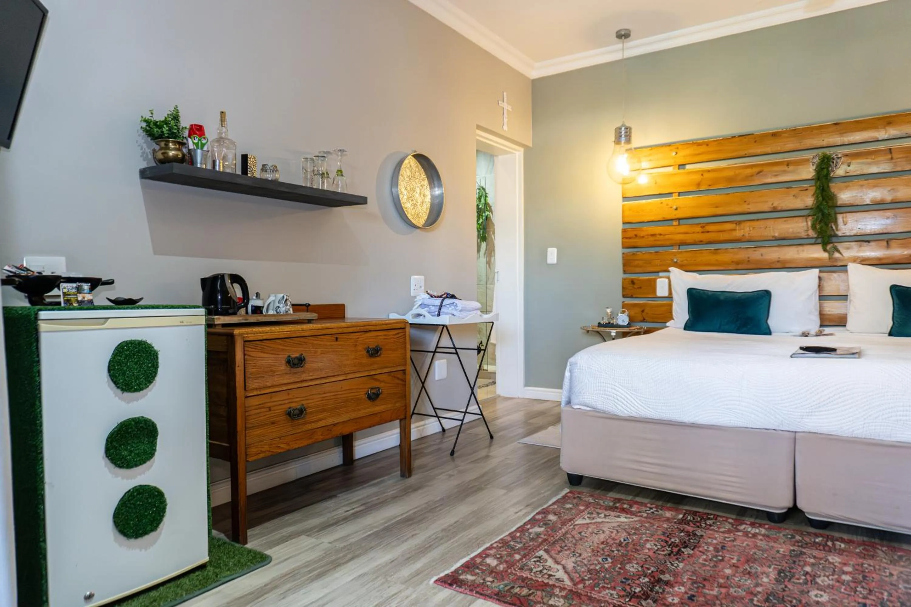 View (from property/room), Bed in Earthbound Guest House