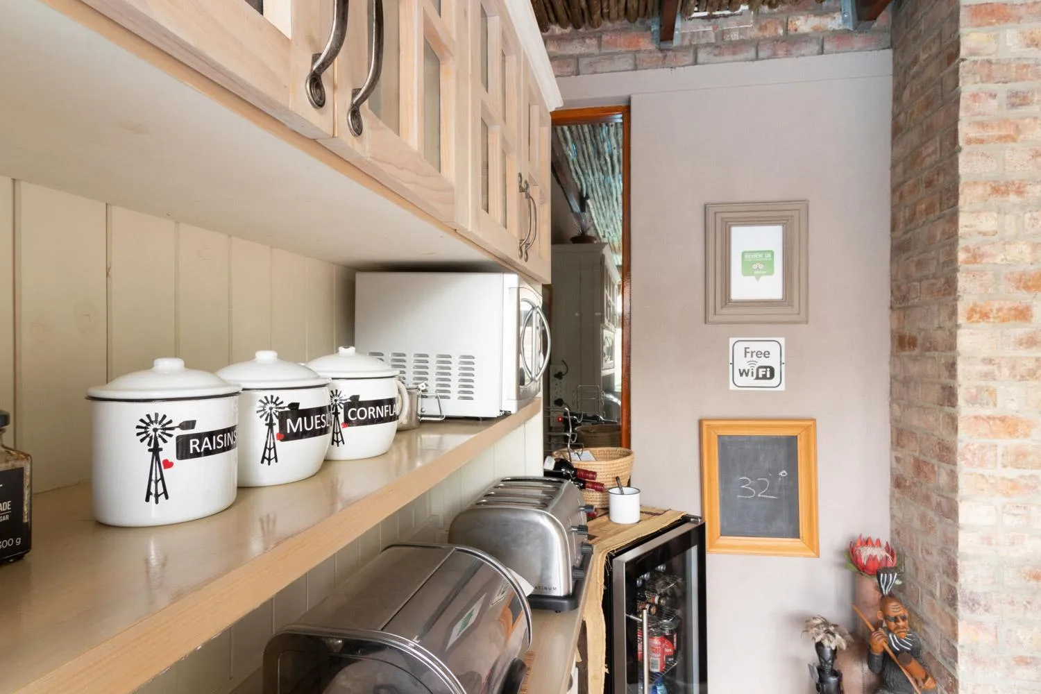 Kitchen or kitchenette in Earthbound Guest House