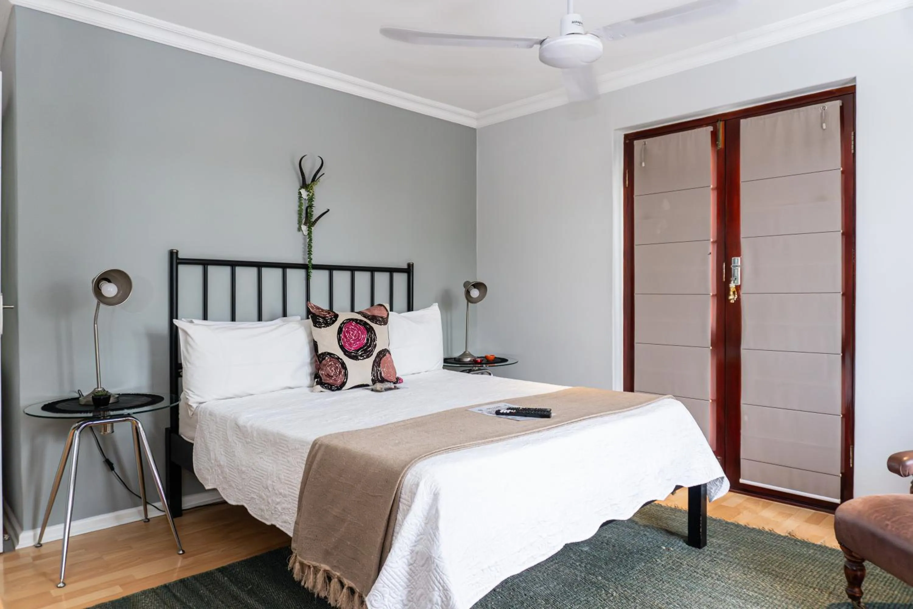 Photo of the whole room, Bed in Earthbound Guest House