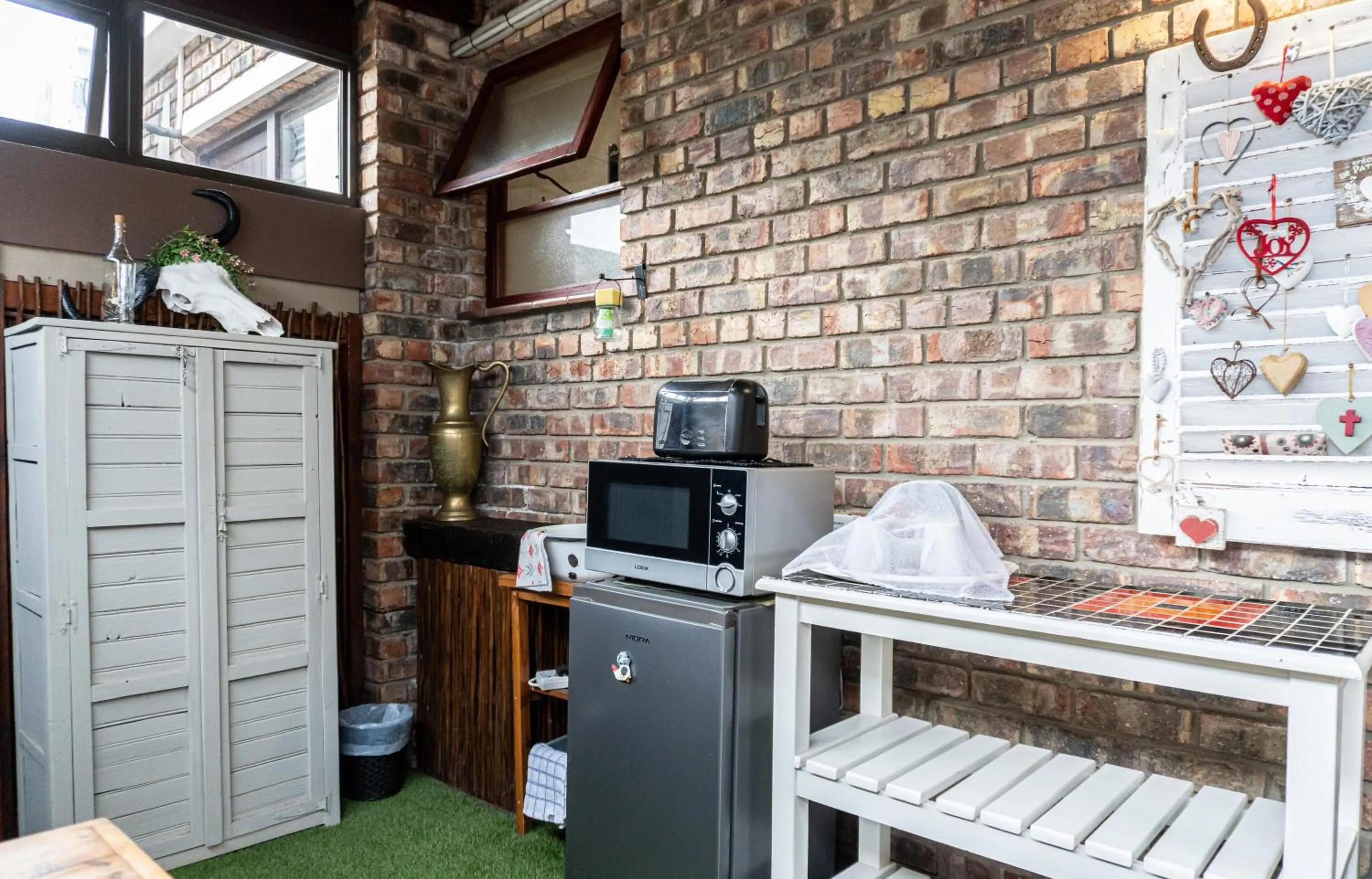 Kitchen or kitchenette in Earthbound Guest House