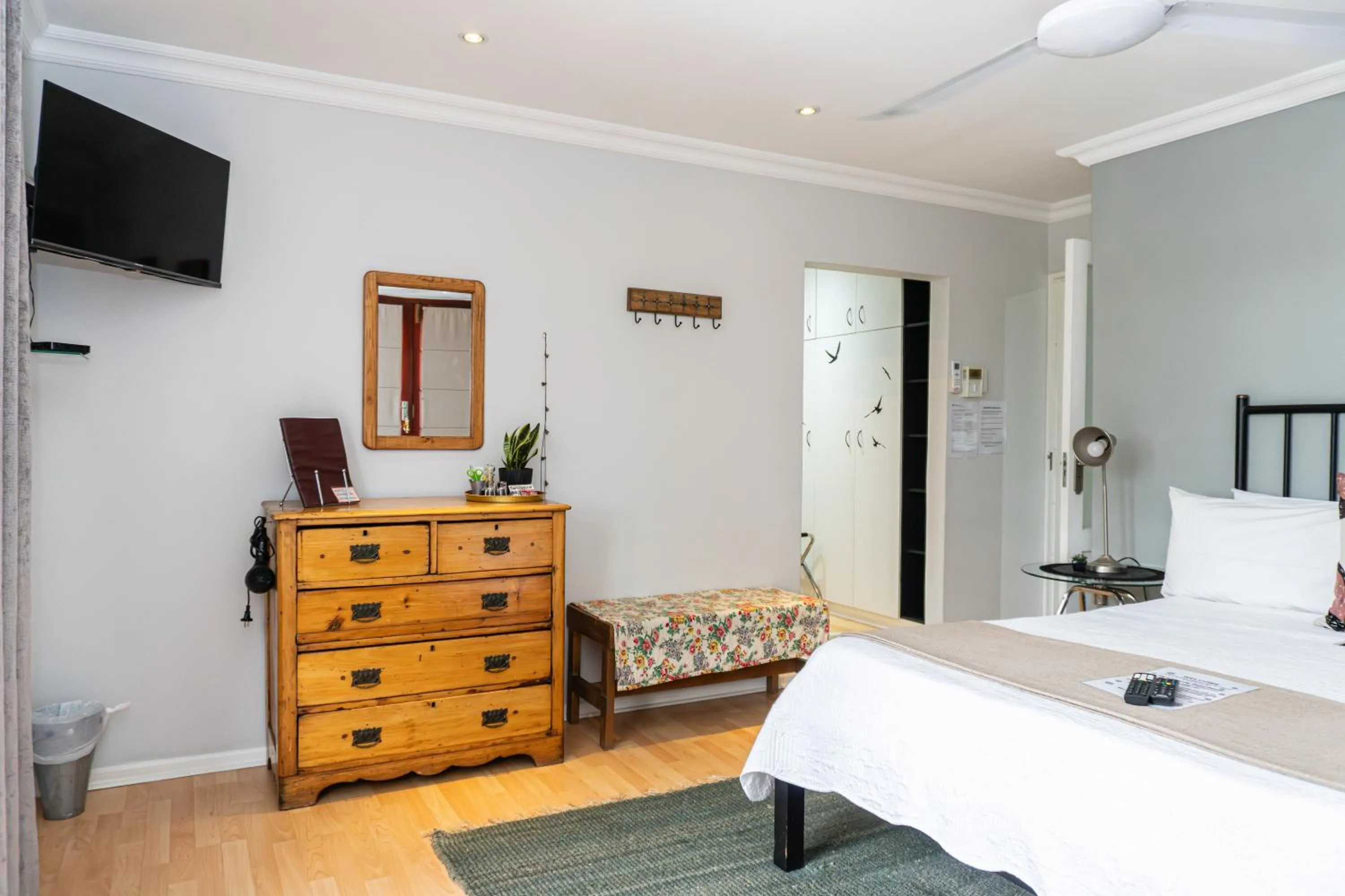 TV and multimedia in Earthbound Guest House