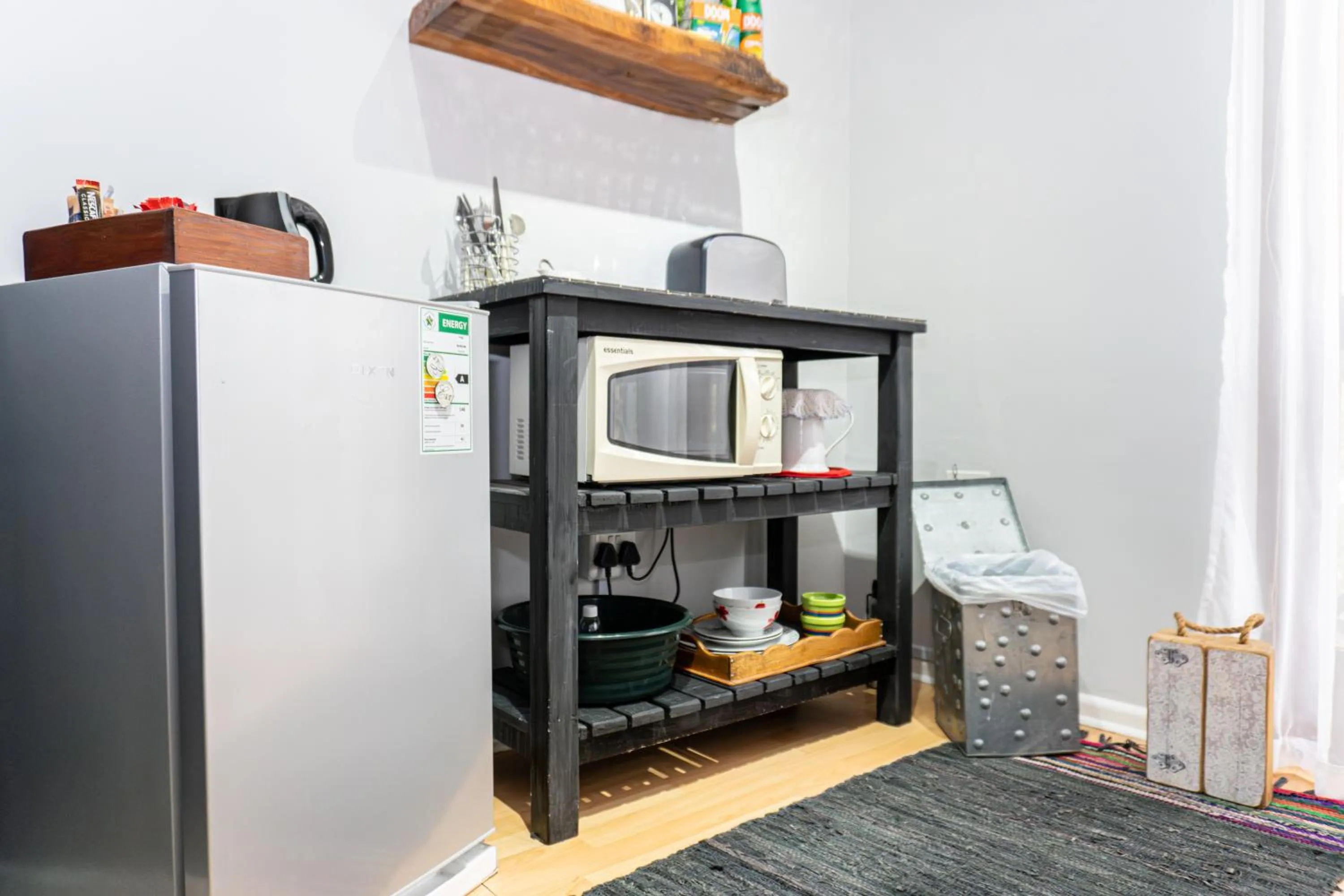 Kitchen or kitchenette in Earthbound Guest House