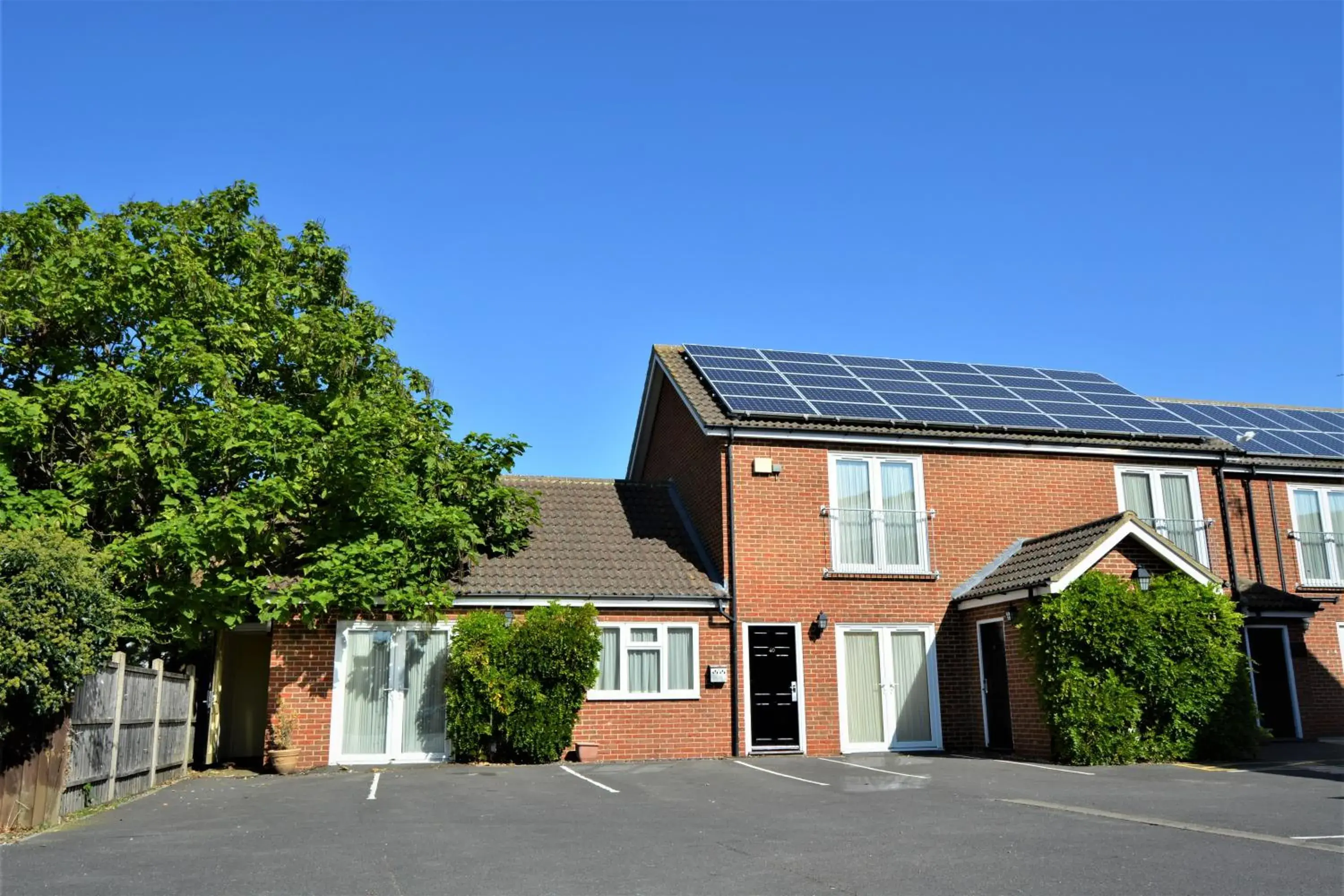 Property building in Oliver Cromwell Hotel Property building in Oliver Cromwell Hotel