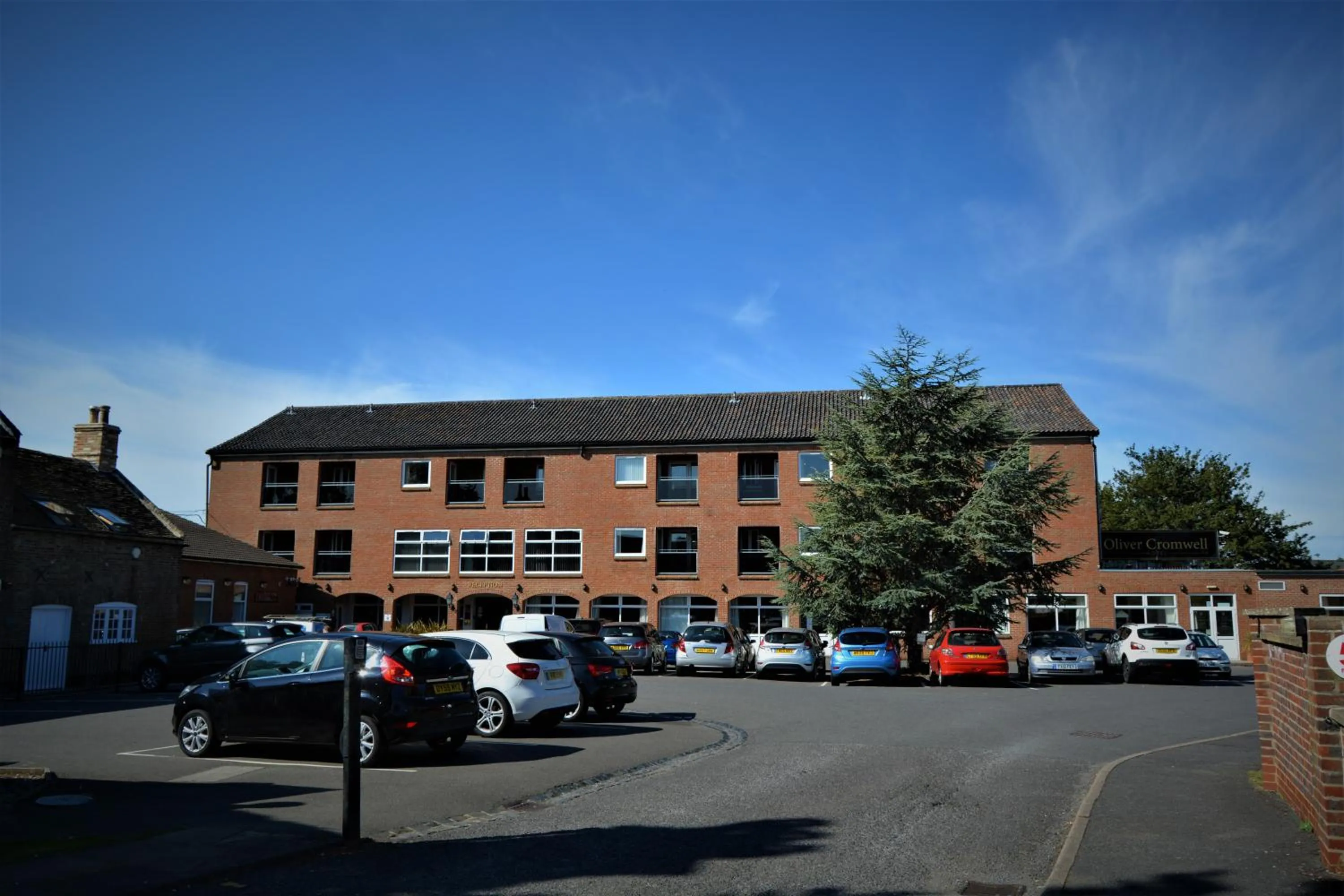 Facade/entrance in Oliver Cromwell Hotel