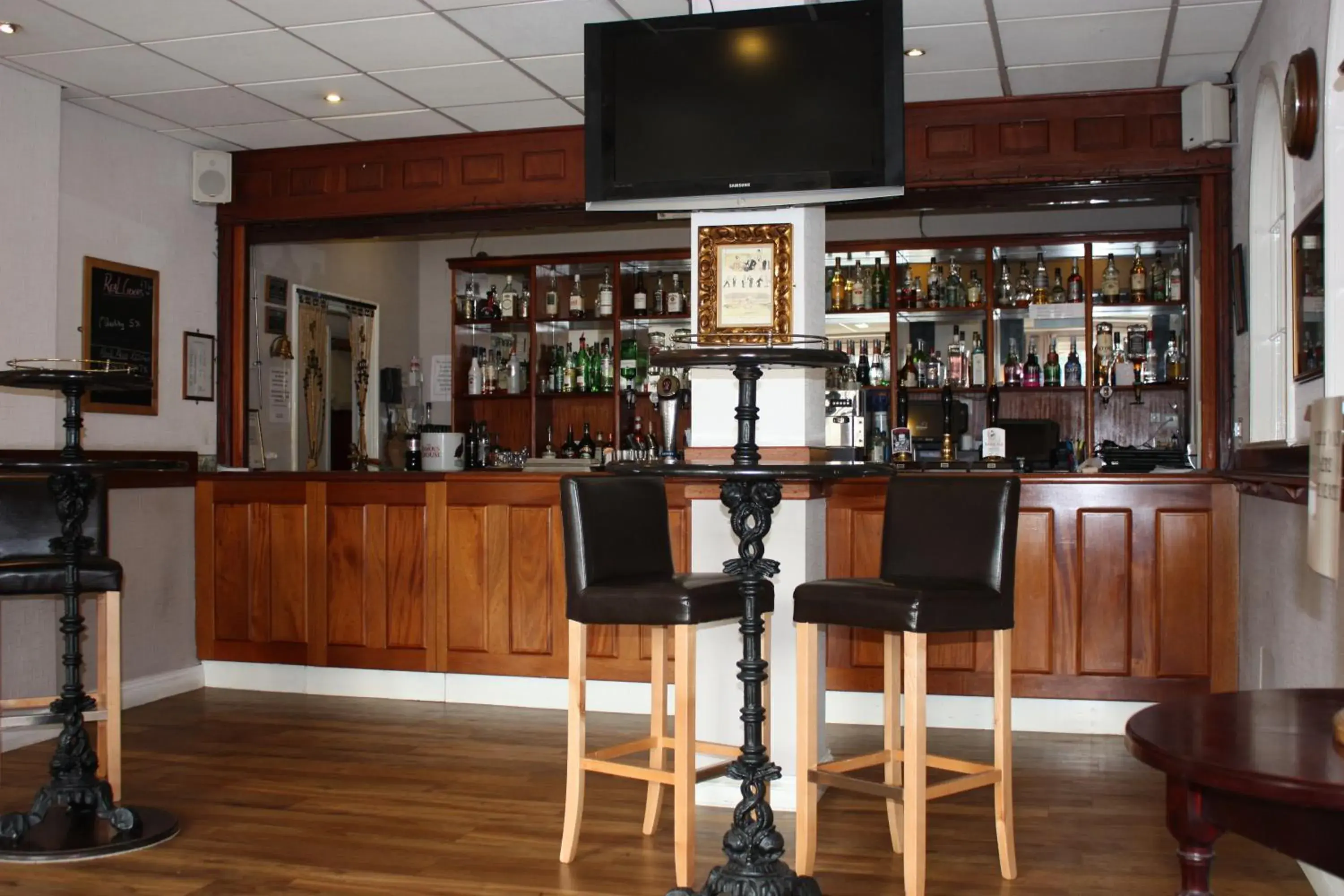 Lounge or bar in Oliver Cromwell Hotel Lounge or bar in Oliver Cromwell Hotel