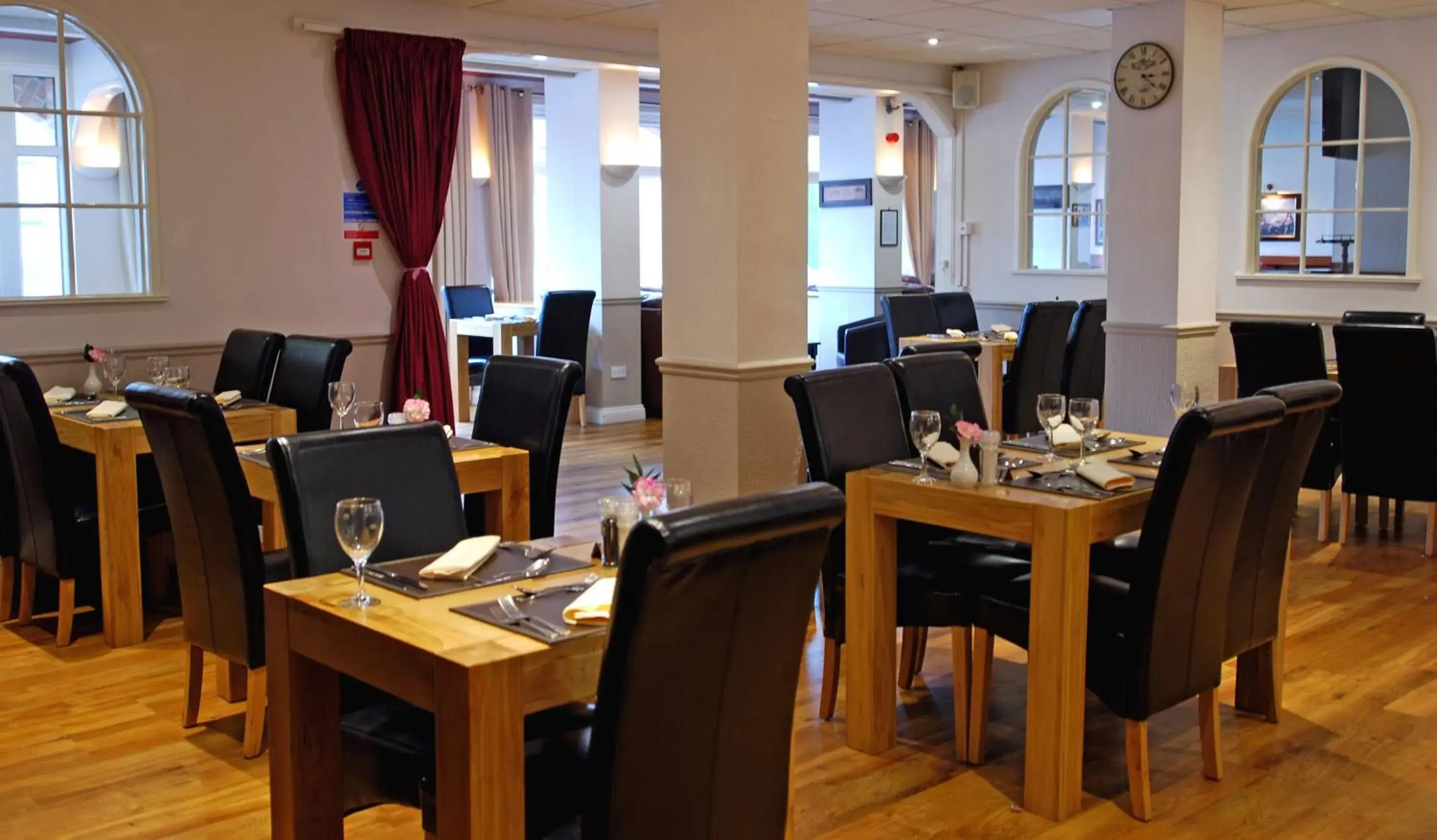 Restaurant/places to eat in Oliver Cromwell Hotel Restaurant/places to eat in Oliver Cromwell Hotel