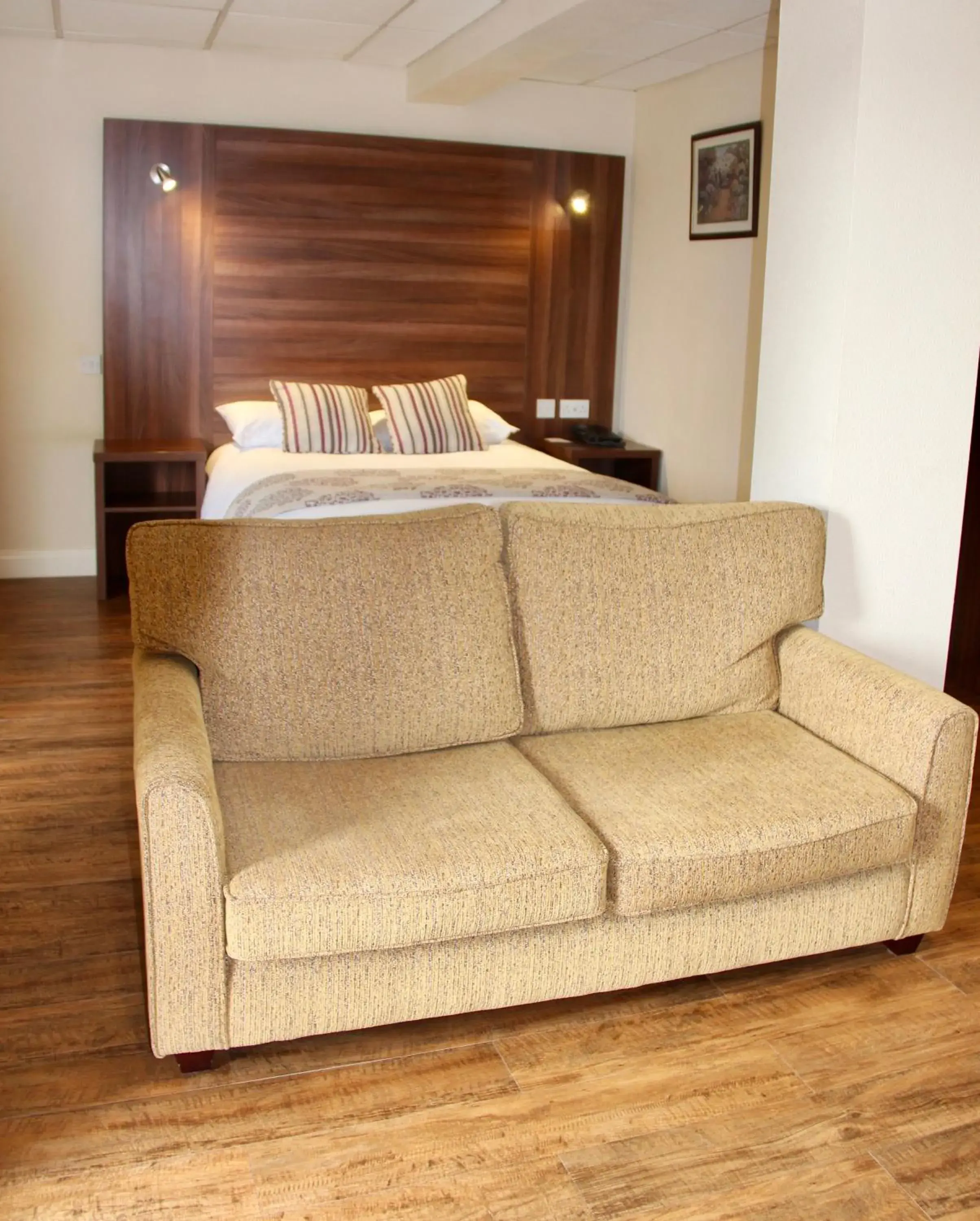 Bed in Oliver Cromwell Hotel Bed in Oliver Cromwell Hotel