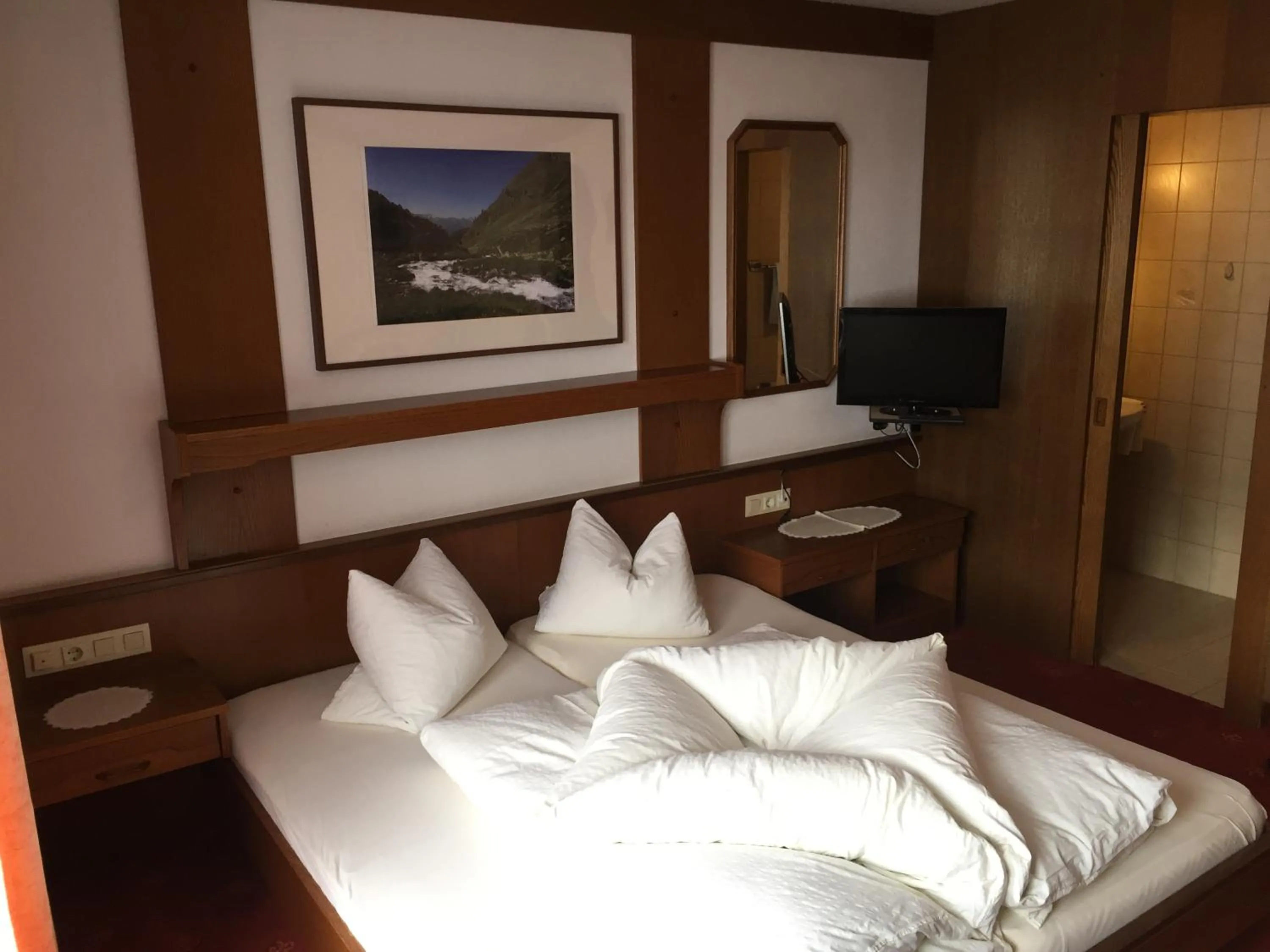 Bedroom, Bed in Landhaus Engadin