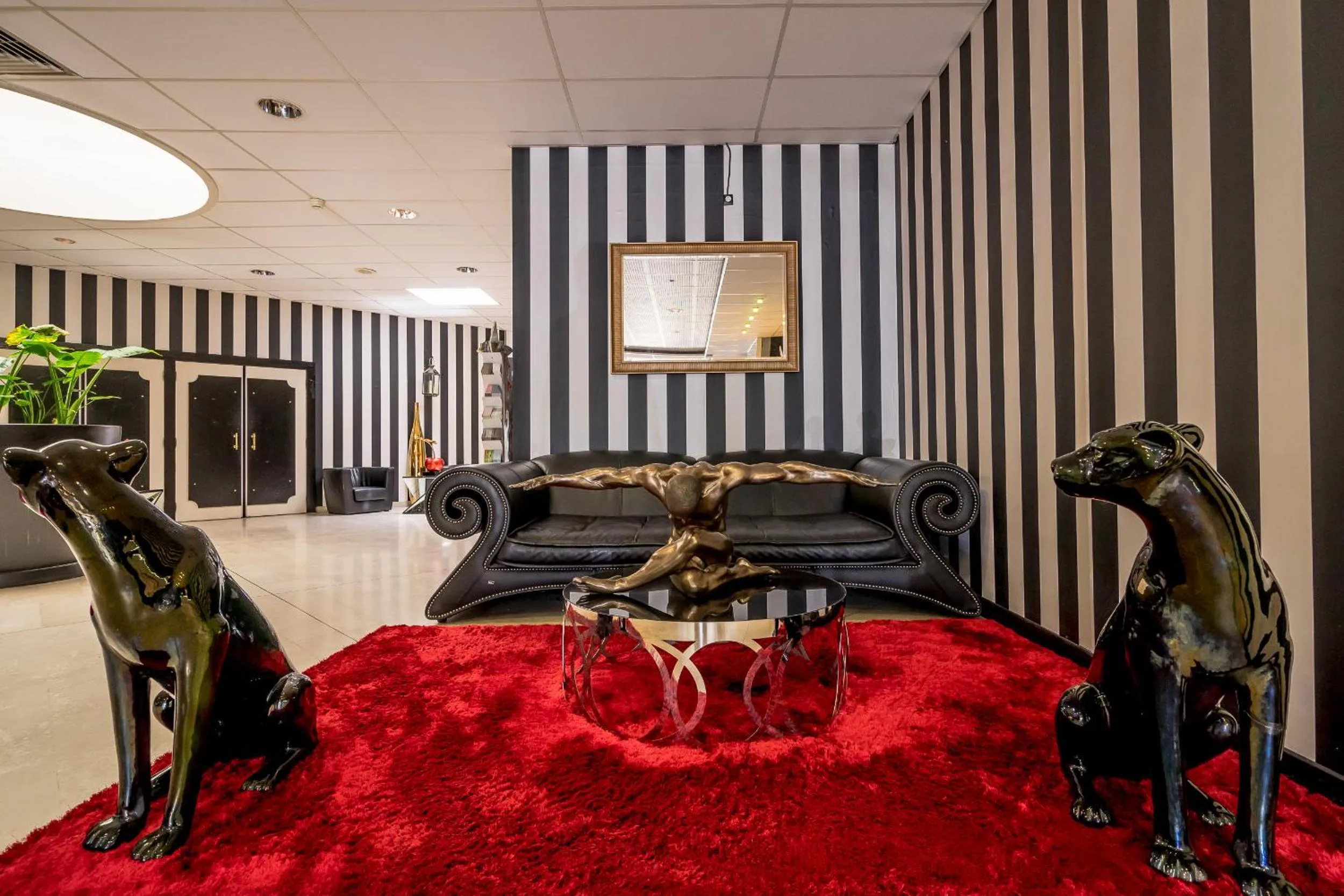 Lobby or reception in Grand Hôtel de Nîmes 4 étoiles