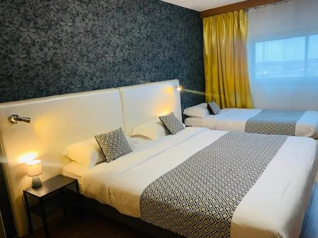 Bed in Grand Hôtel de Nîmes 4 étoiles