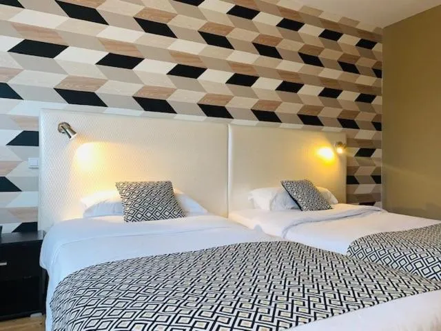 Bed in Grand Hôtel de Nîmes 4 étoiles
