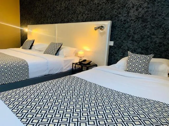 Bed in Grand Hôtel de Nîmes 4 étoiles