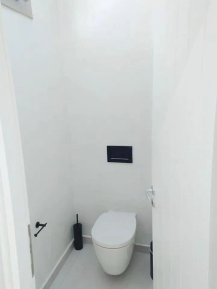 Toilet in Smaro Studios