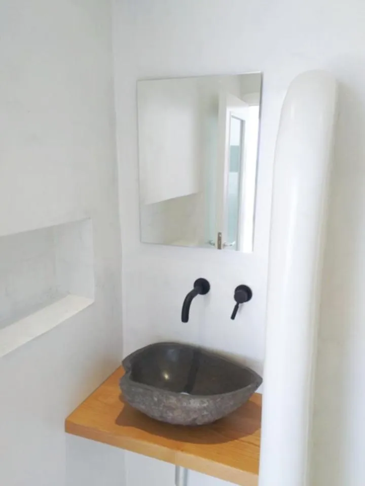 Shower in Smaro Studios