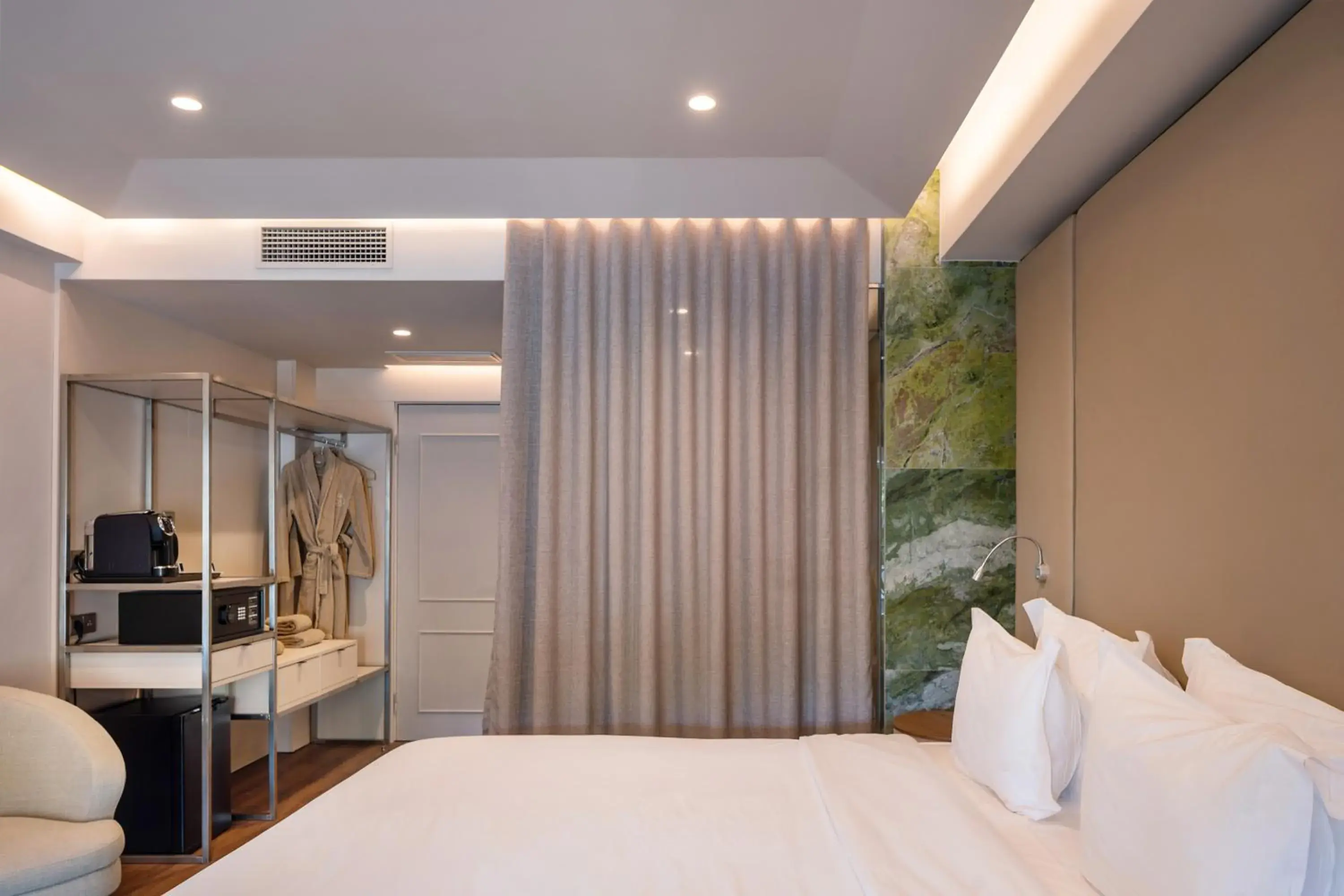 Deluxe Double or Twin Room with Mountain View - single occupancy in Grande Hotel Thermas Nature & SPA Deluxe Double or Twin Room with Mountain View - single occupancy in Grande Hotel Thermas Nature & SPA