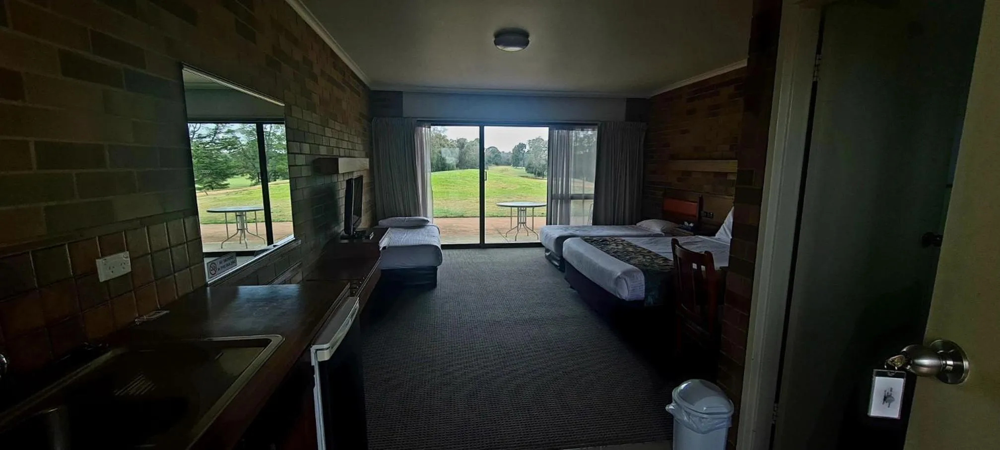 Bed in Shepparton Golf Motel